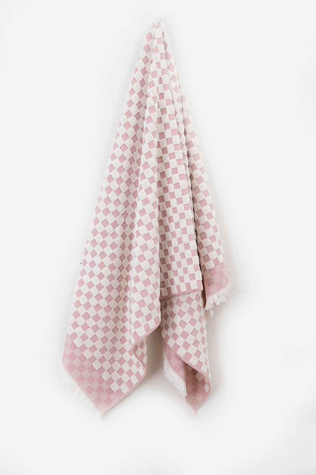 Lichtroze geblokte handdoek