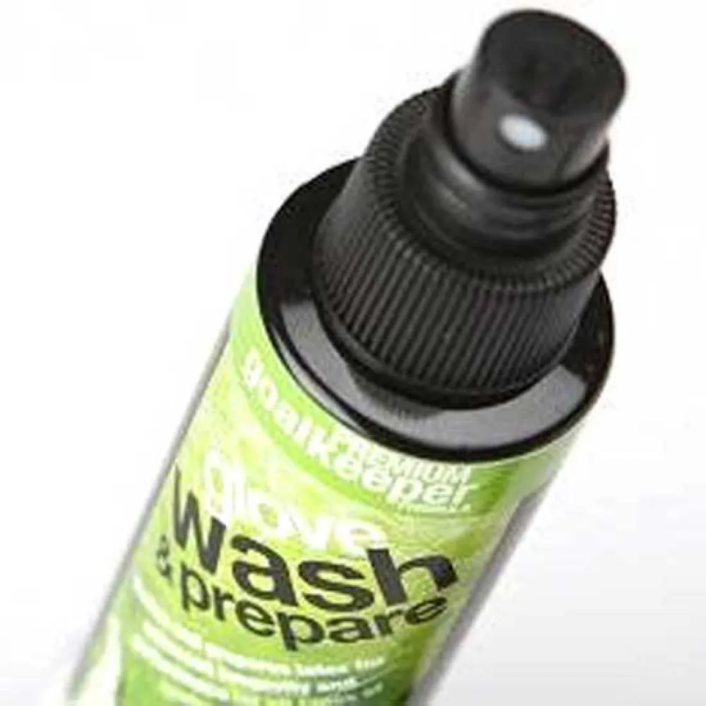 Luvas de goleiro: Lave e prepare as luvas de goleiro (120ml).