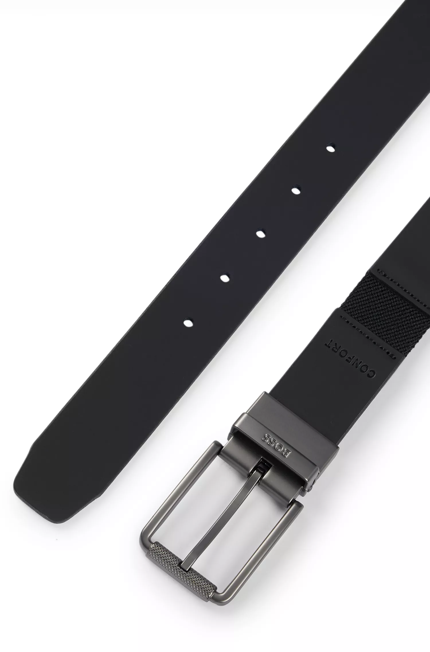 Cinto BOSS preto reversível em couro italiano com passador de cinto personalizado.