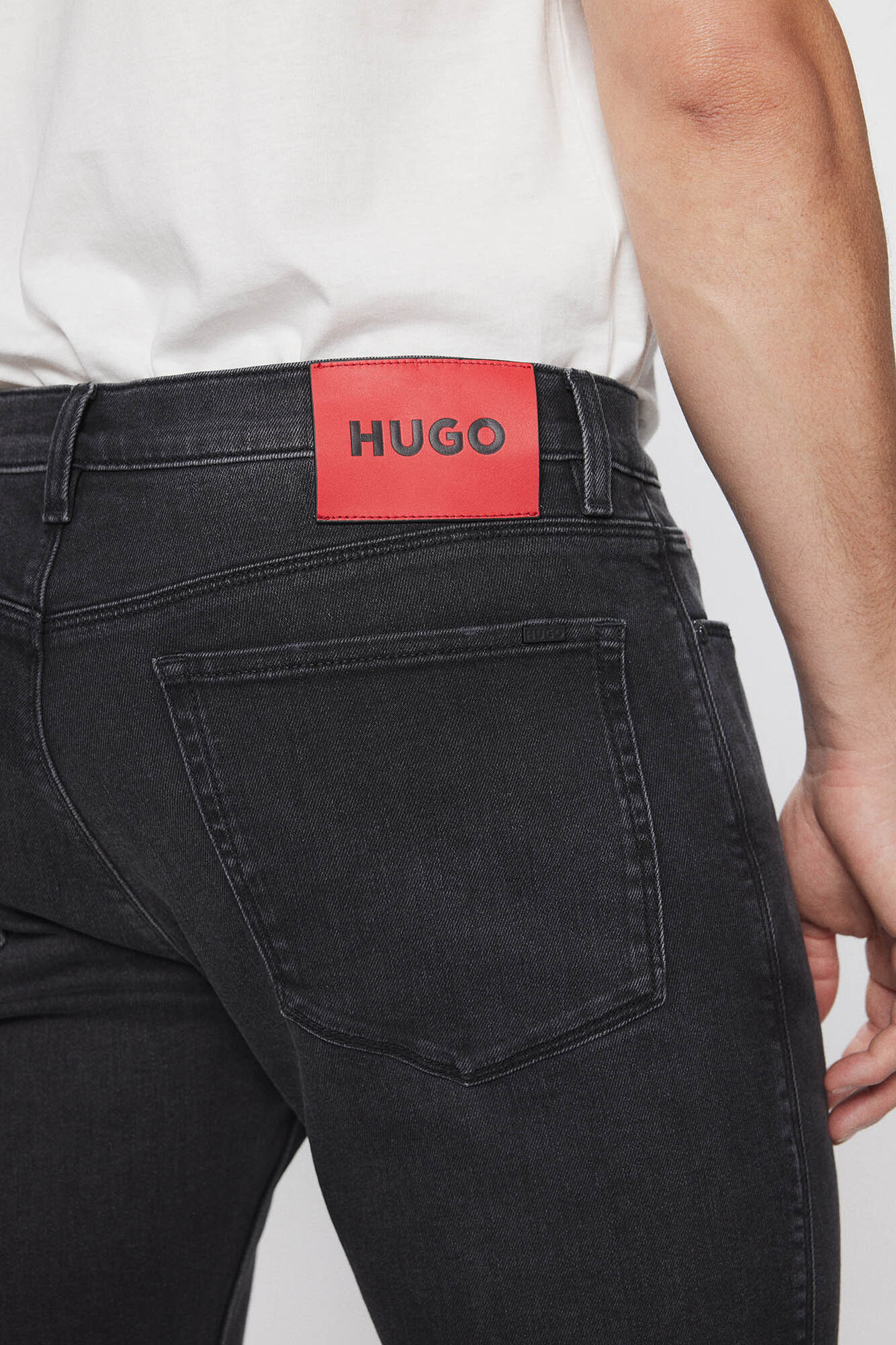 calça jeans elástica