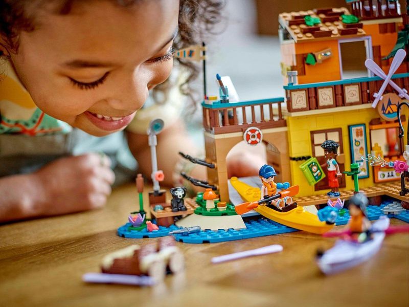 LEGO Friends - Avonturenkamp Watersporten - Bouwset - Inclusief Minipoppetjes