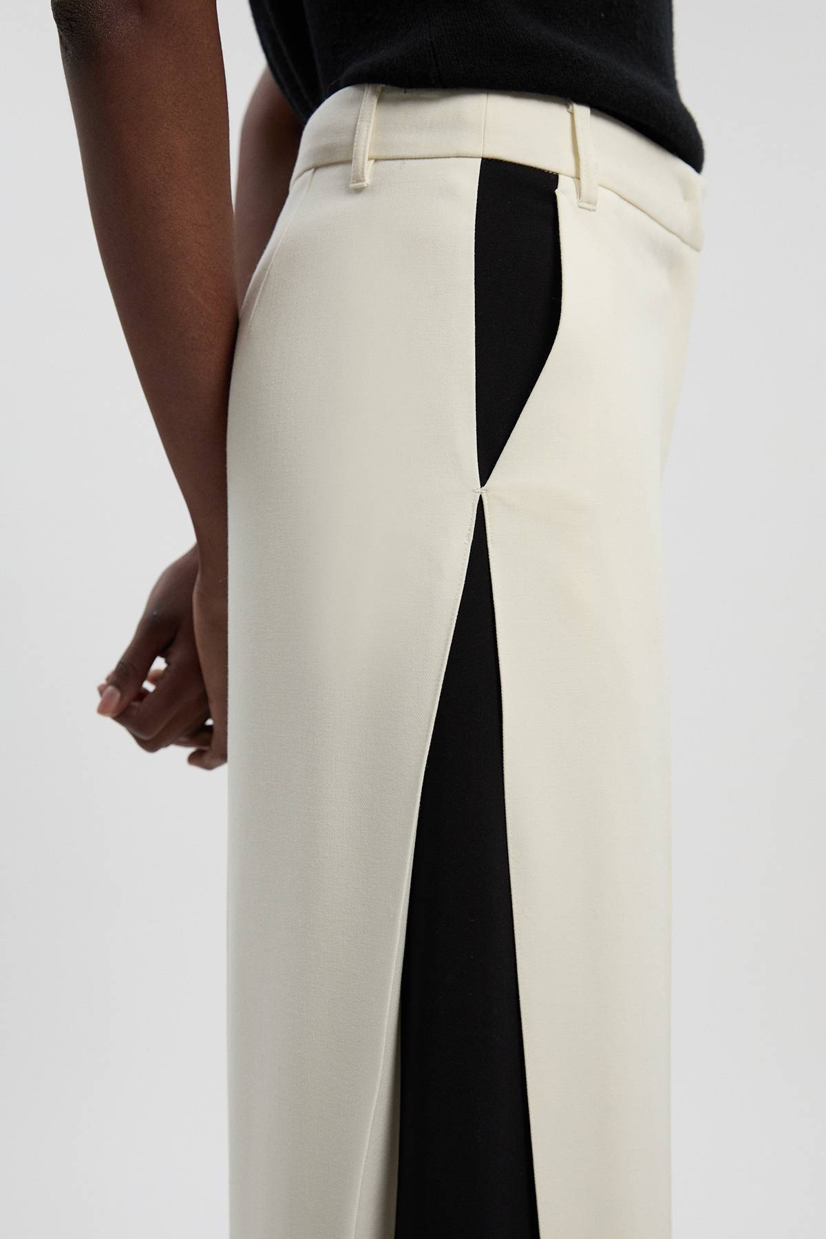 KarenMillen Pantalon Tailleur Évasé à Contraste de Couleur en Tissu Stretch Compact