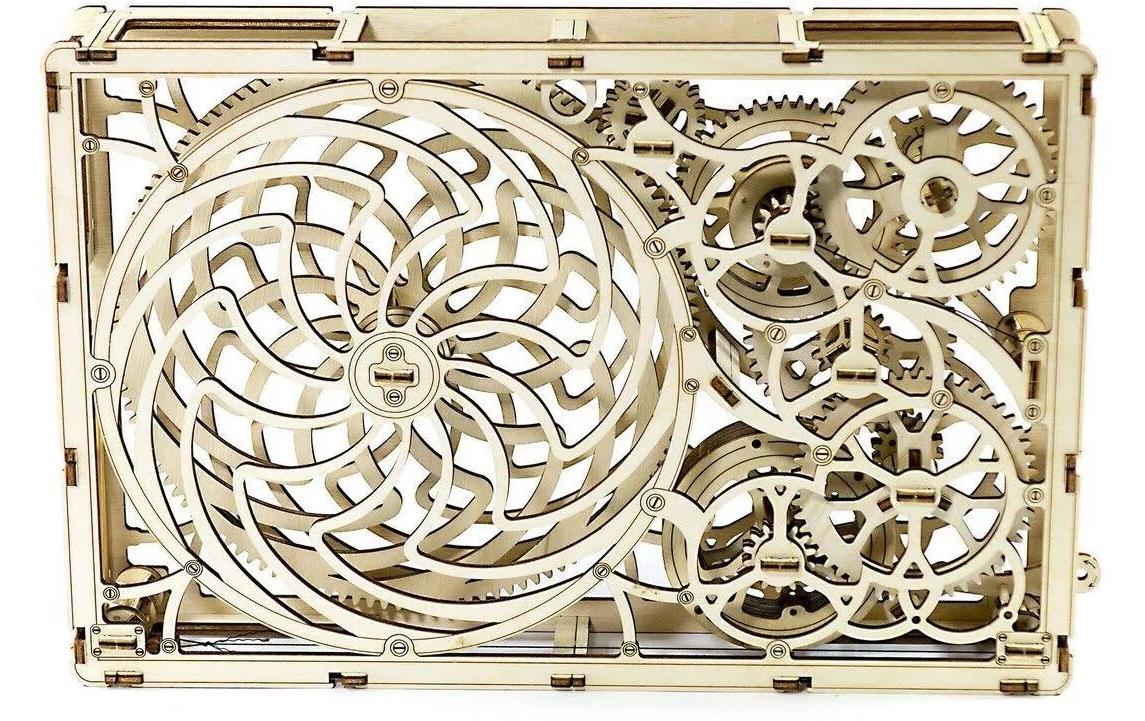 Tiny Adventures – Kinetic Picture HolzbausatzKinetisches Bild mit beweglichen Elementen, angetrieben von Gummimotor