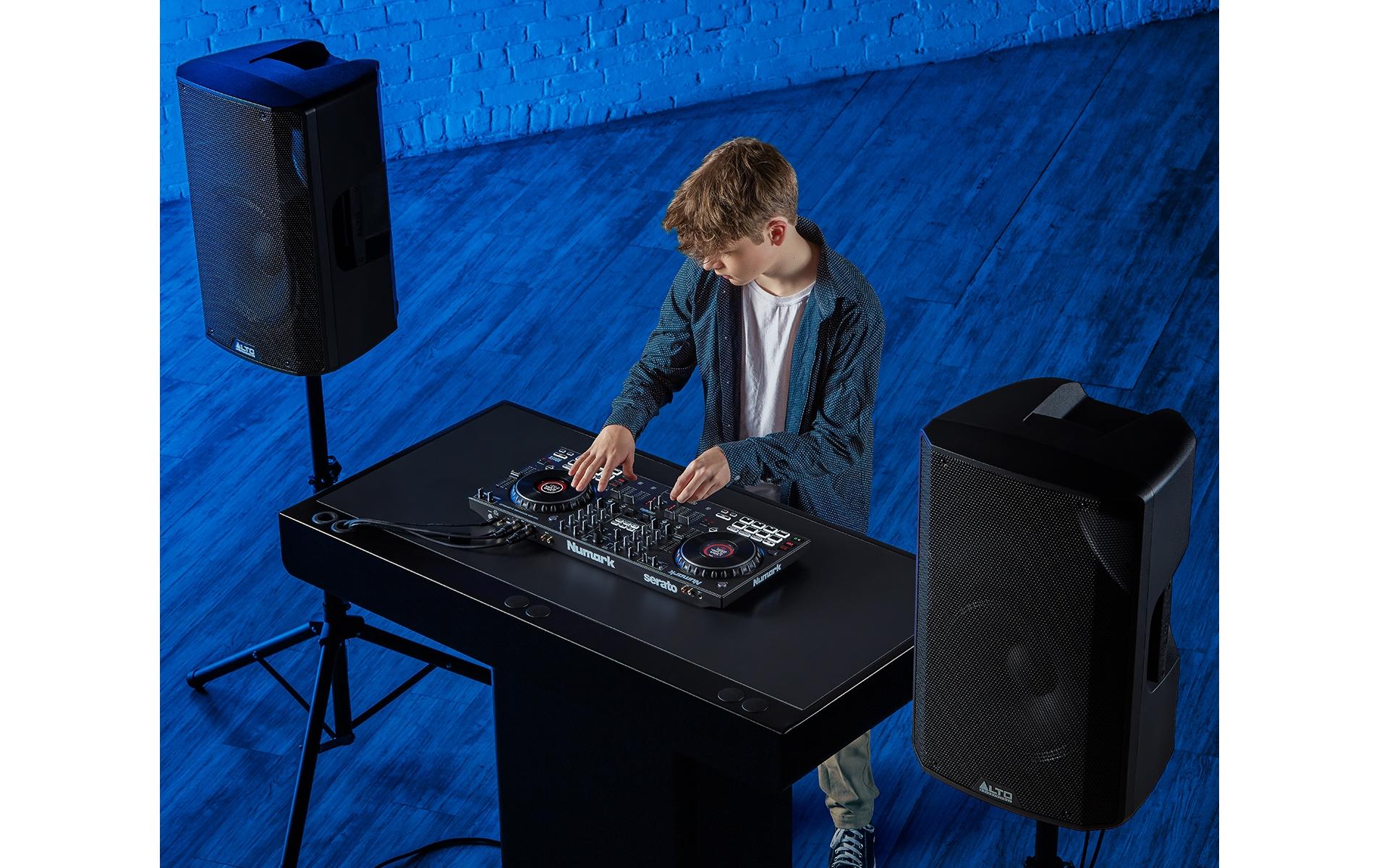 DJ-Controller NS4FX<br>Professioneller 2-Deck-DJ-Controller mit 4 Kanälen