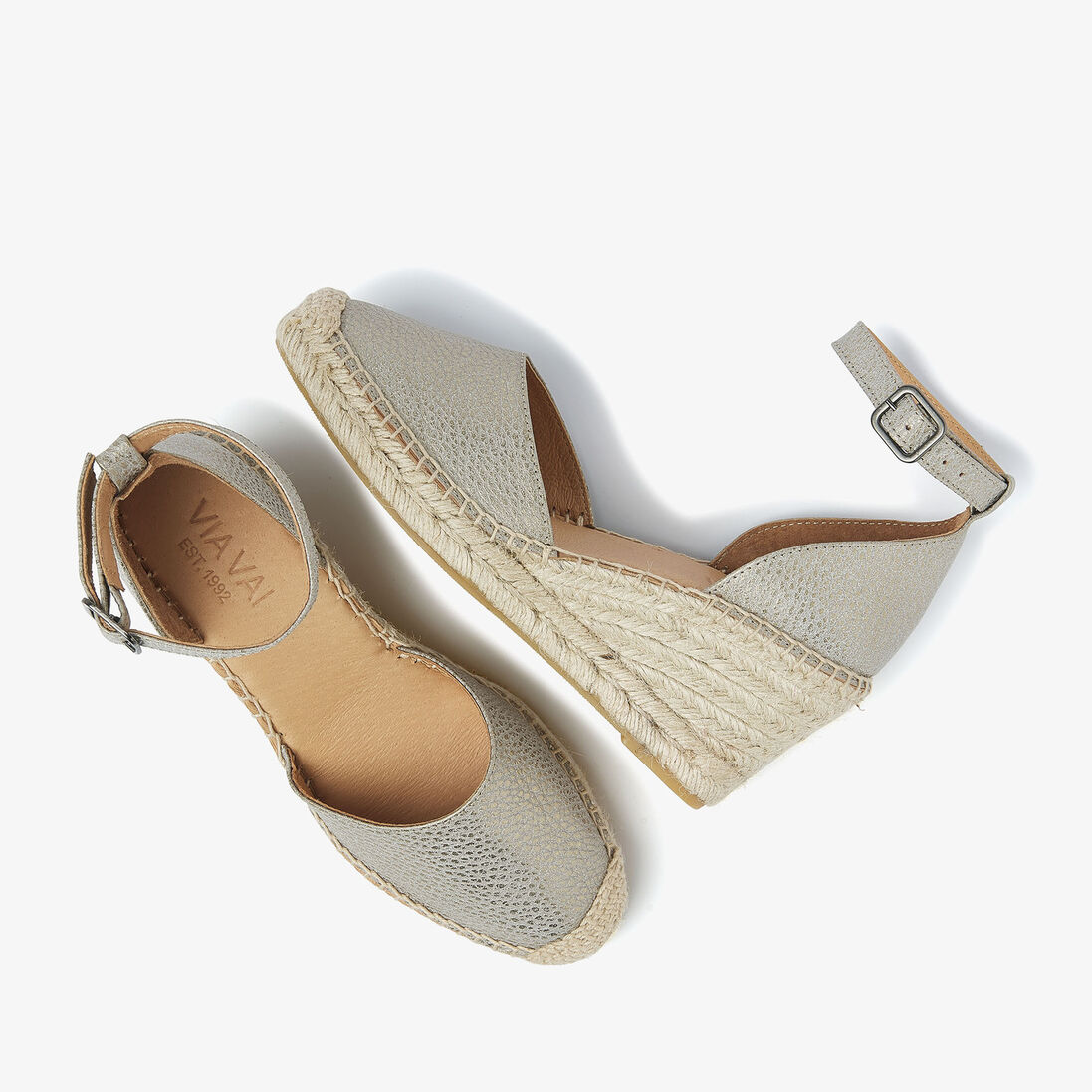 grijze via vai sandalen met hak flora braid