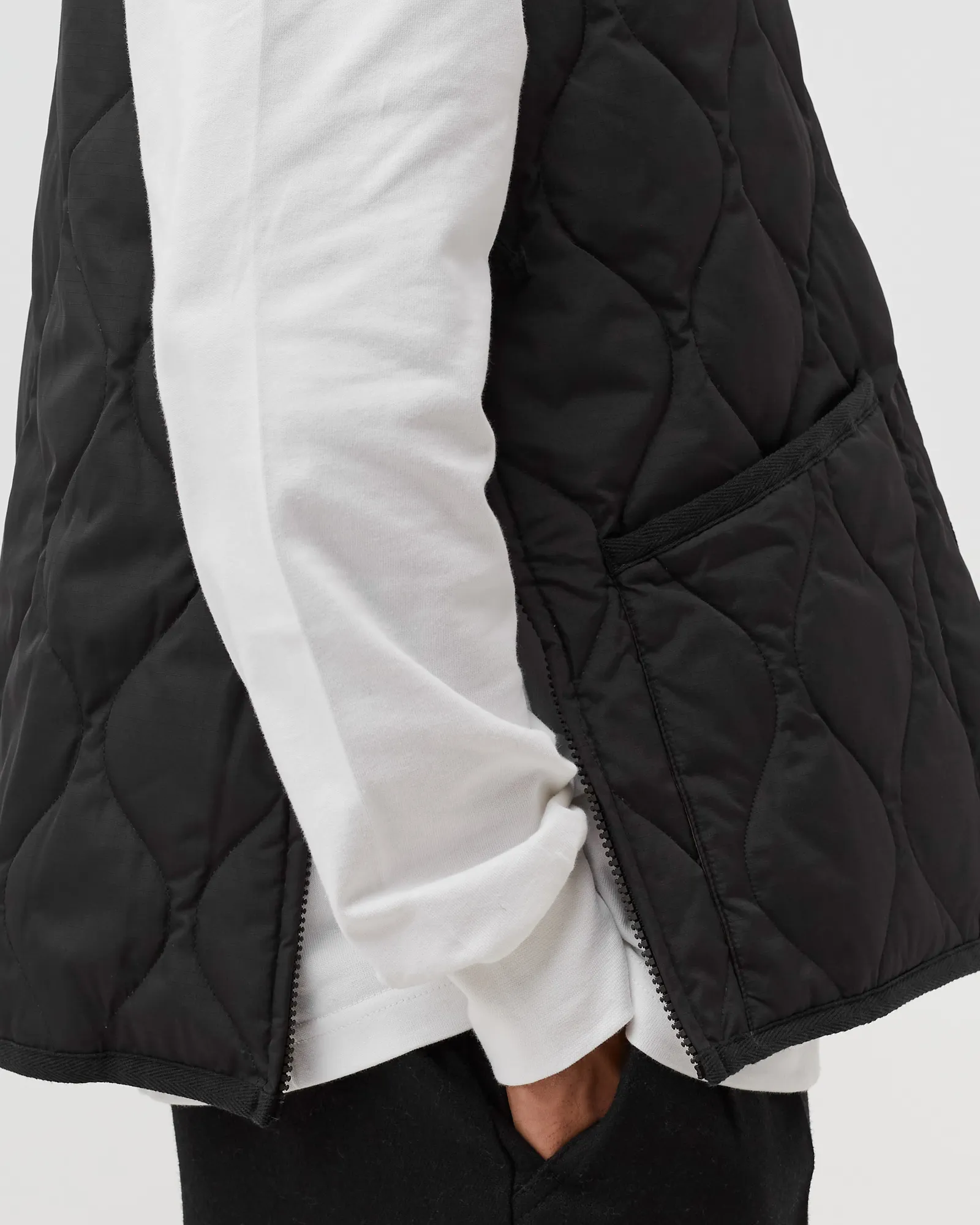 Taion MILITARY ZIP V-NECK VEST