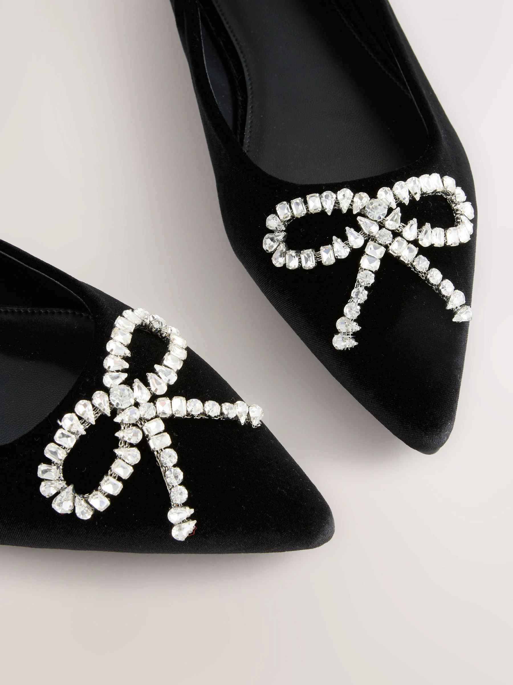 Zwarte satijn - Forever Comfort® Pointed Toe Jewelled Bow Flat Shoes