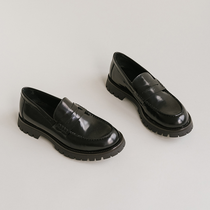 Mocassins à semelles crantées  en cuir glacé noir