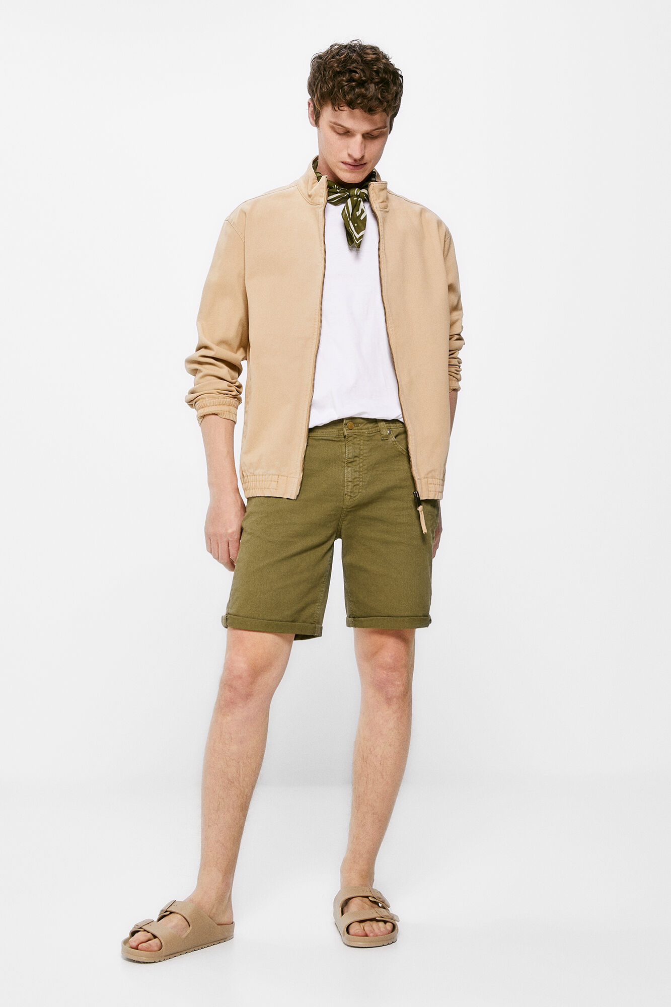 Bermuda com 5 bolsos, lavagem slim - cáqui escuro
