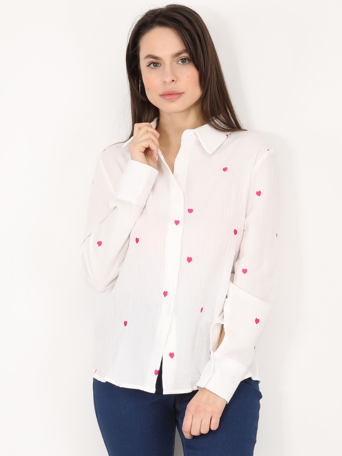 Chemise en gaze de coton avec cœurs brodés- Blanc / rose