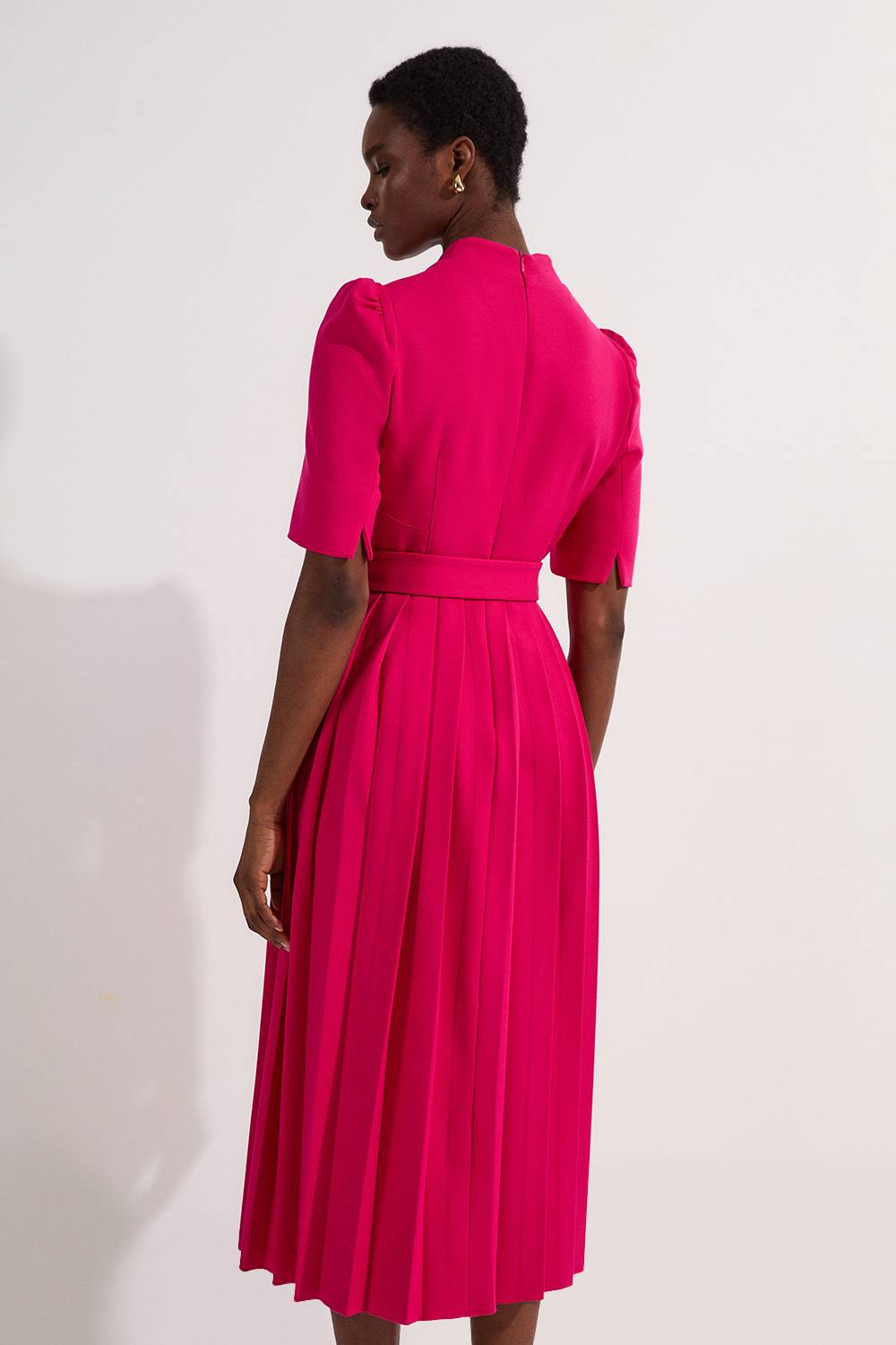 KarenMillen Robe midi ceinturée en crêpe structurée à plis perpétuels