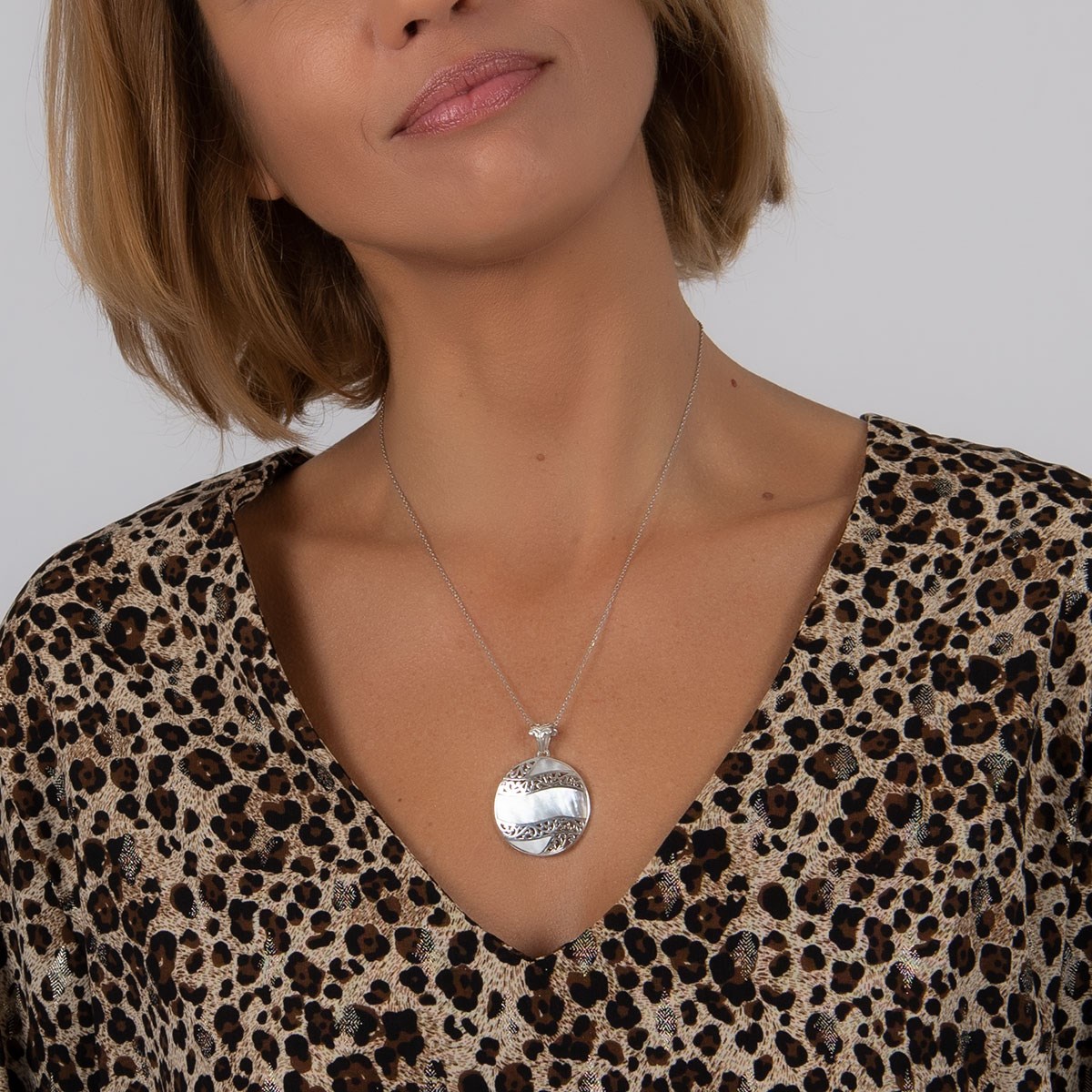 Pendentif ADEN en nacre blanche Argent massif rond