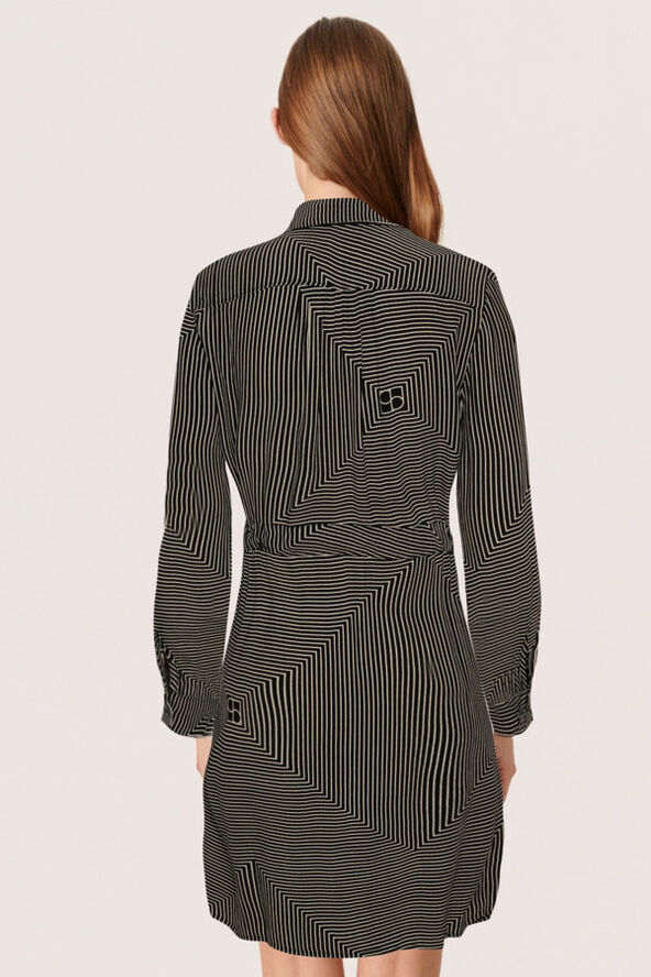 Soaked in Luxury SLMolly Shirt Dress LS Monogram line print