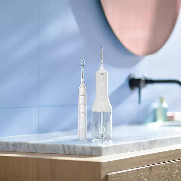 Philips Sonicare Diamond Clean 9000 + PowerFlosser Branco