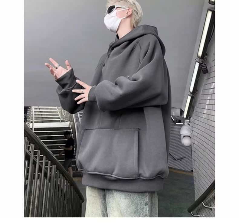 Bay Go Mall - Asymmetrische hoodie met lange mouwen en logo en knopen