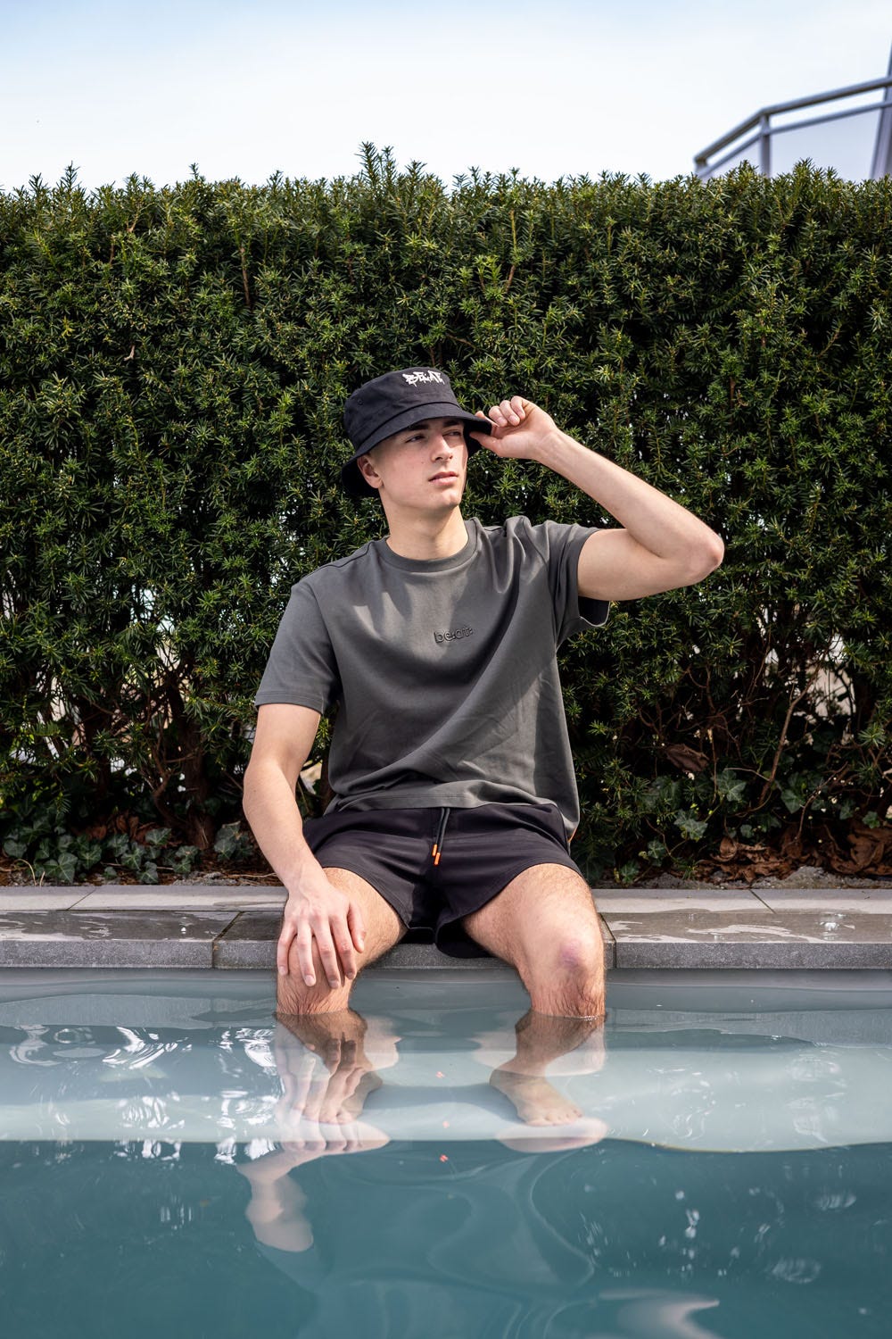 be:at:  Aden Buckethat
