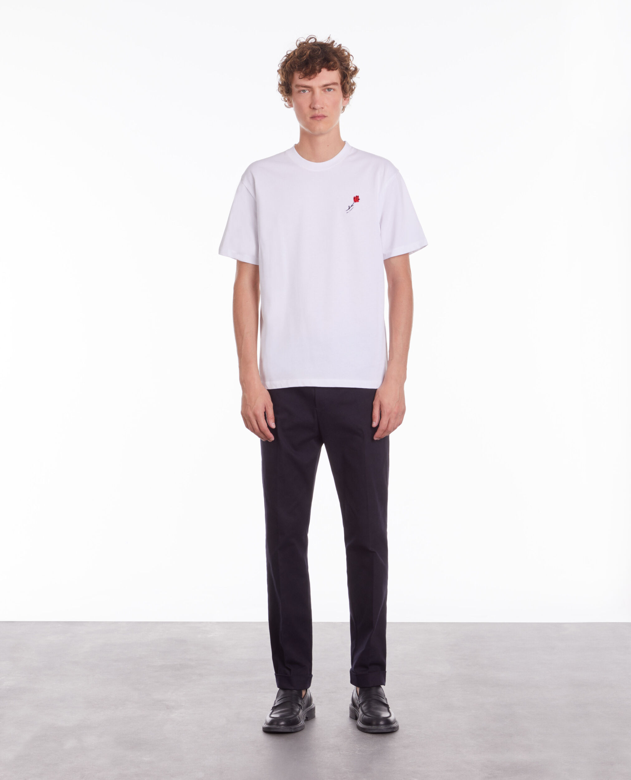 T-shirt blanc avec broderie fleur