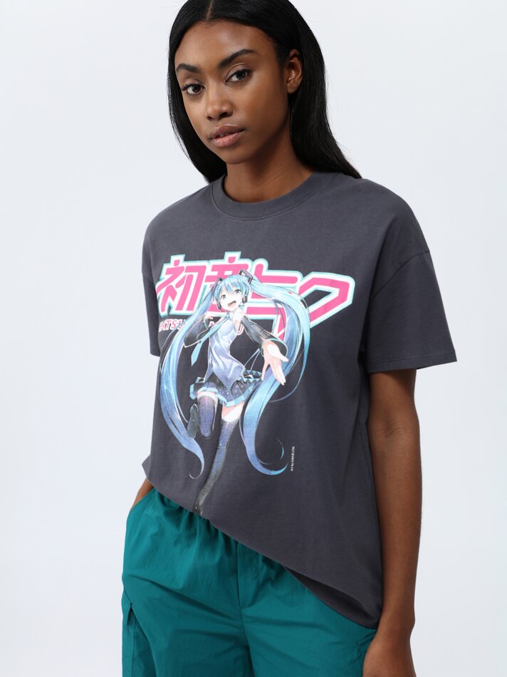 Camiseta Miku Hatsune Estampada - Cinza Médio