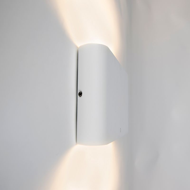 Moderne buiten wandlamp wit 17,5 cm incl. LED IP65 - Batt