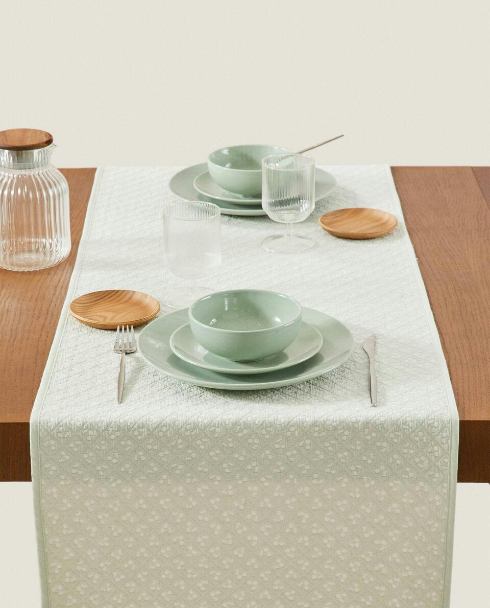 Caminho de mesa de algodão com detalhe de cereja