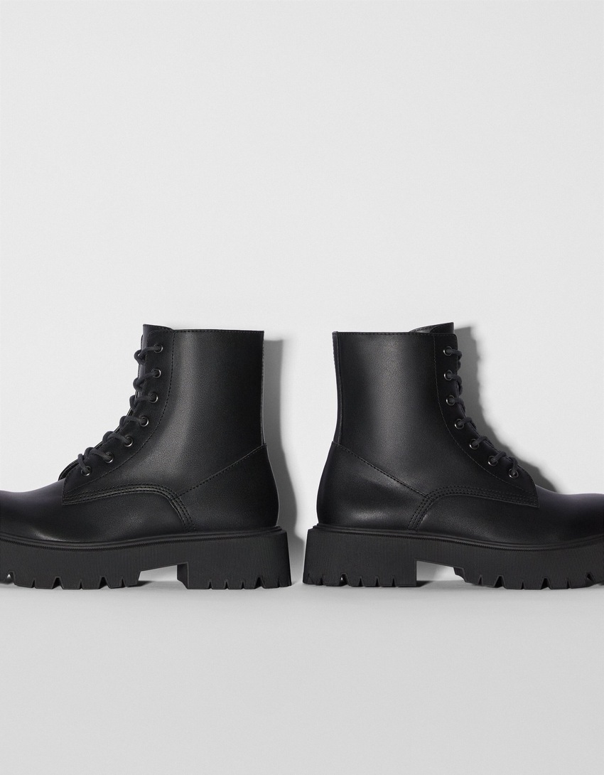 Botas de cano curto sem cadarço