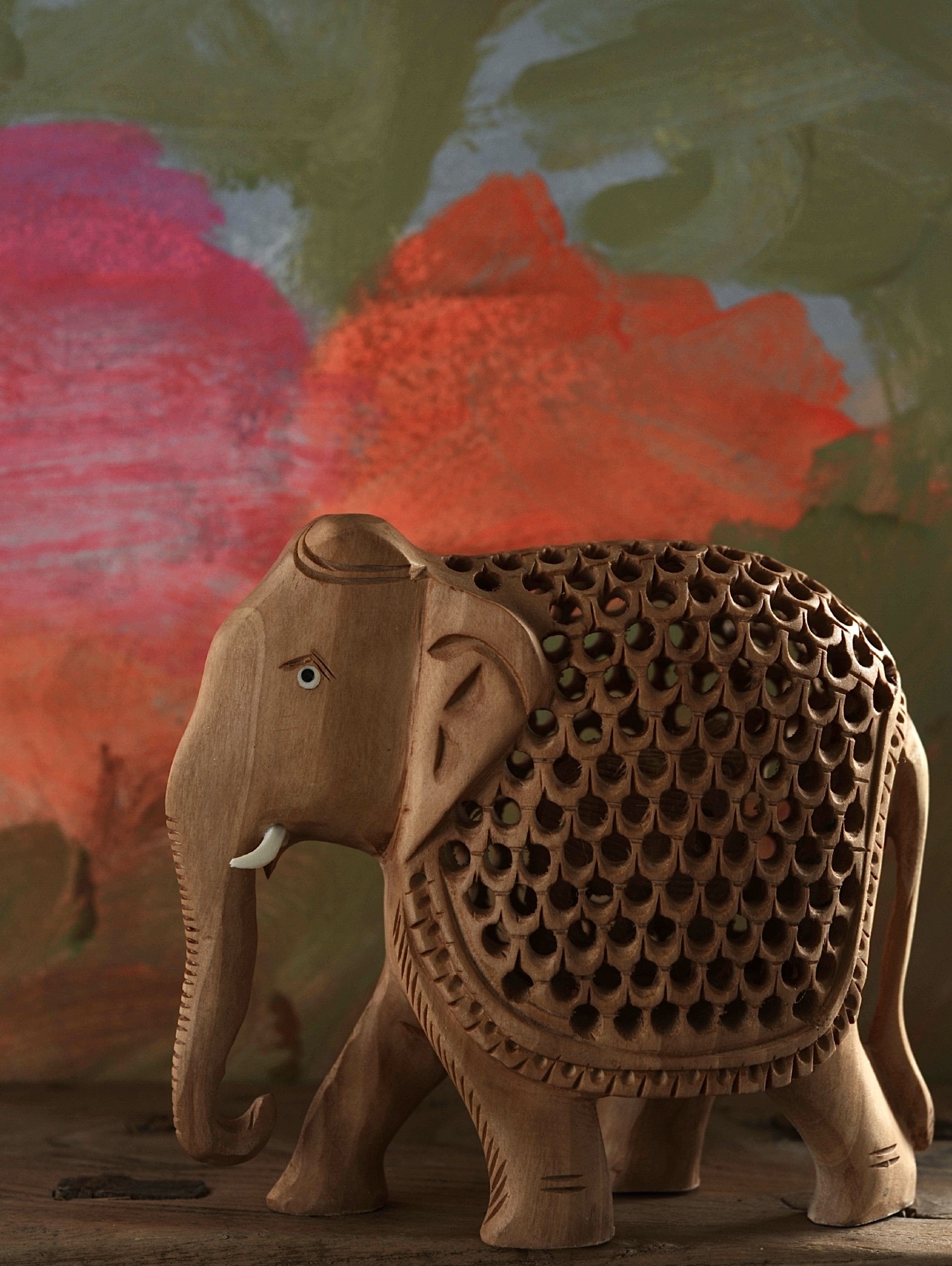 Elefant im Elefant aus Holz, natur, B 14 cm, H 12 cm, T 7 cm von fischer's lagerhaus