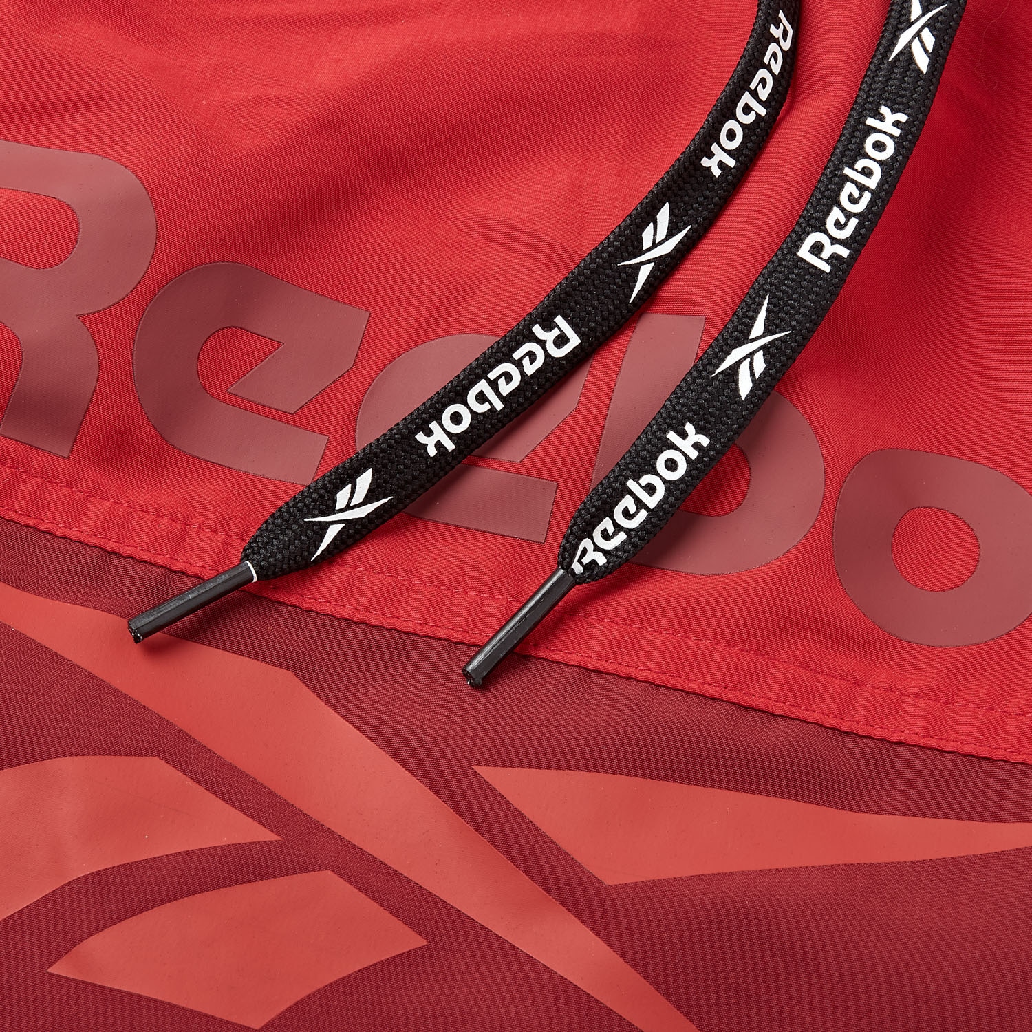 Reebok Badeshorts »Rory«, 1 Stk. mit Kordelzug und elastischem Bund, mit Logo, schnell trocknend