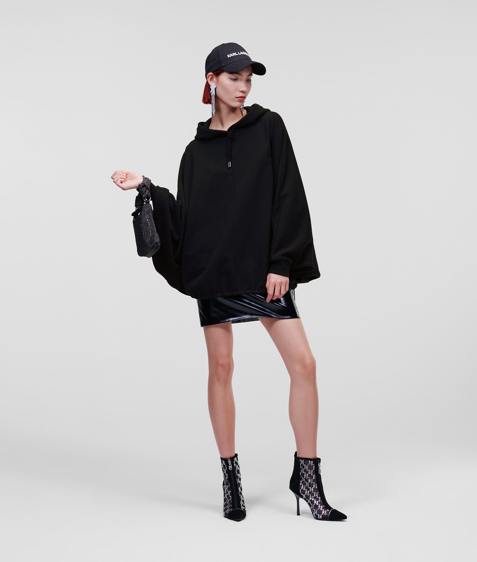 SWEAT À CAPUCHE OVERSIZE SÉLECTIONNÉ PAR HUN KIM