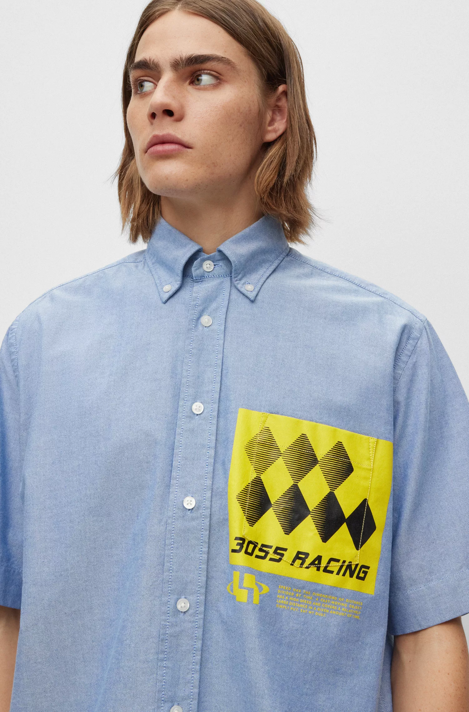 Camisa BOSS laranja de modelagem relaxada em algodão com detalhes inspirados em corridas.