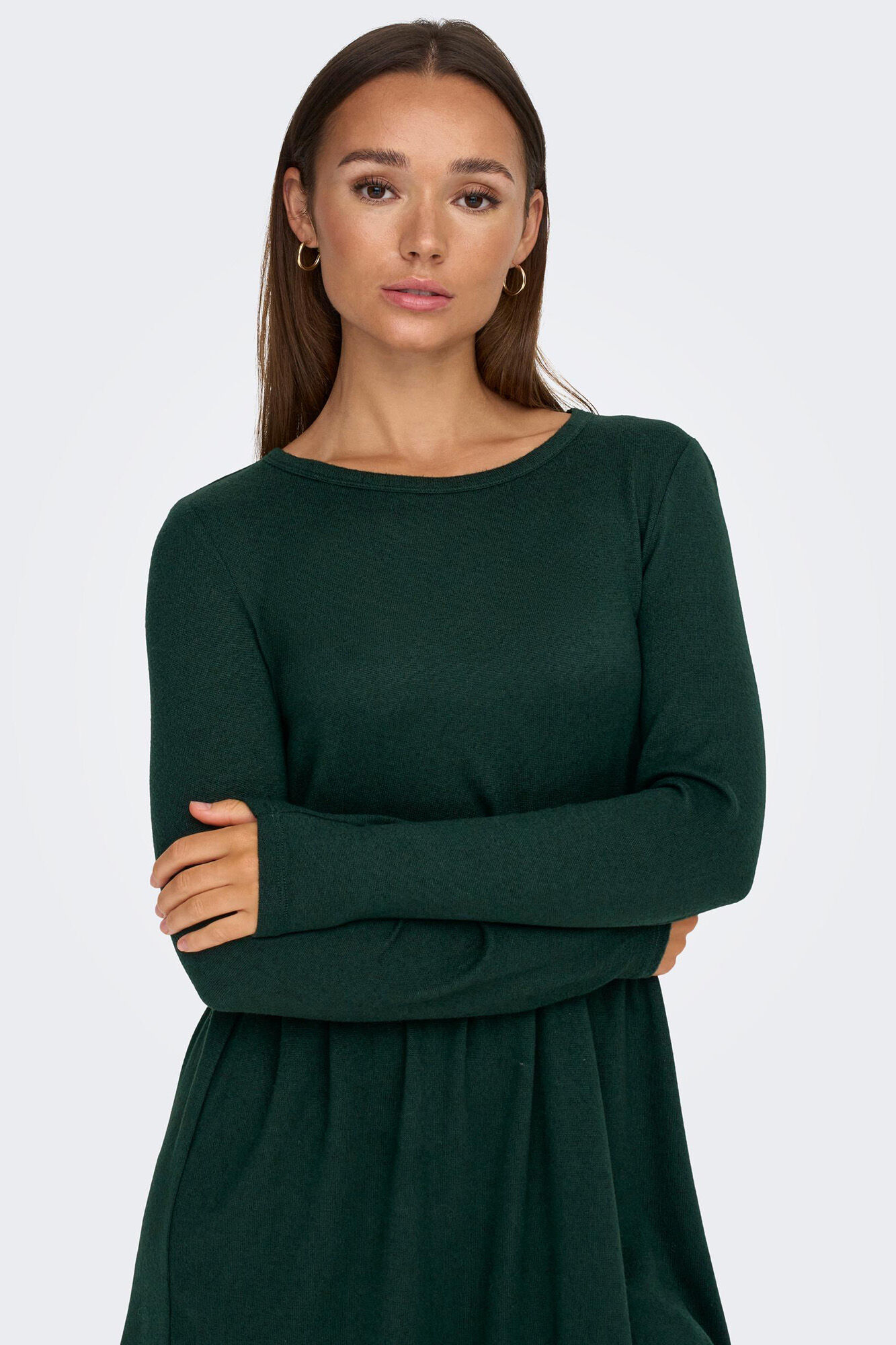 Vestido curto com mangas compridas