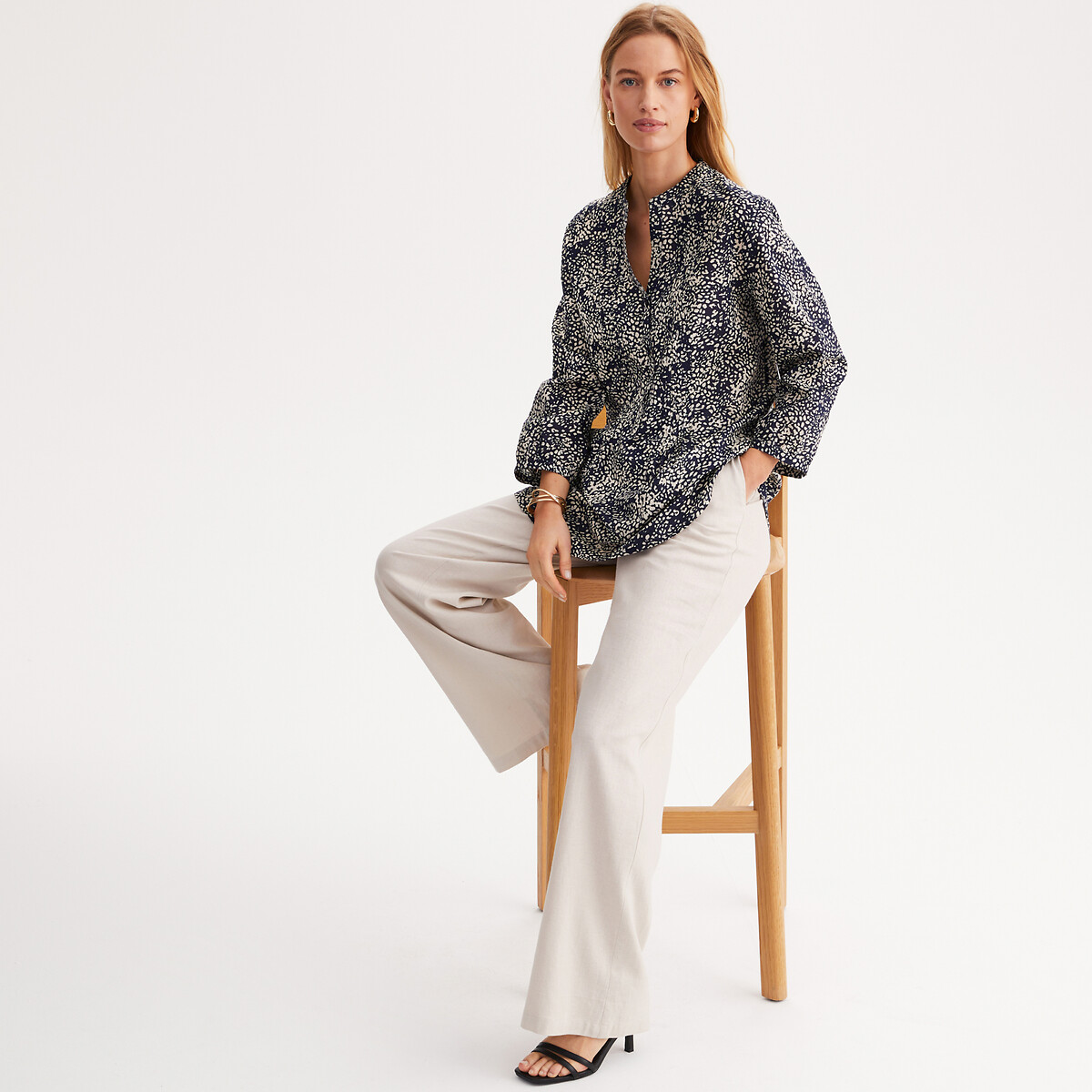 ANNE WEYBURN<br>Blusa estampada, gola túnica, mangas 3/4