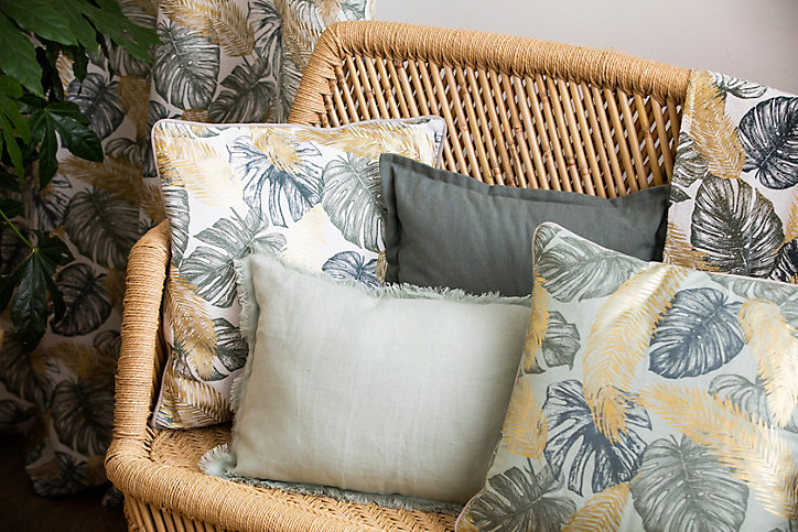 Coussin effilé en lin Deko & Co sauge L.50 x l.30 cm