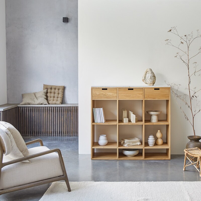 Bibliothèque basse en chêne massif et terrazzo premium White Miho
