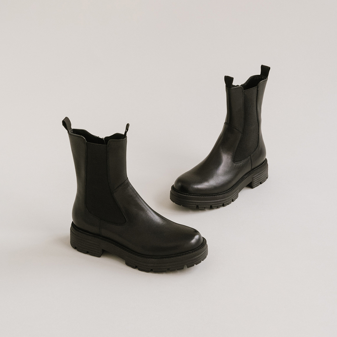 Boots à semelles crantées  en cuir noir