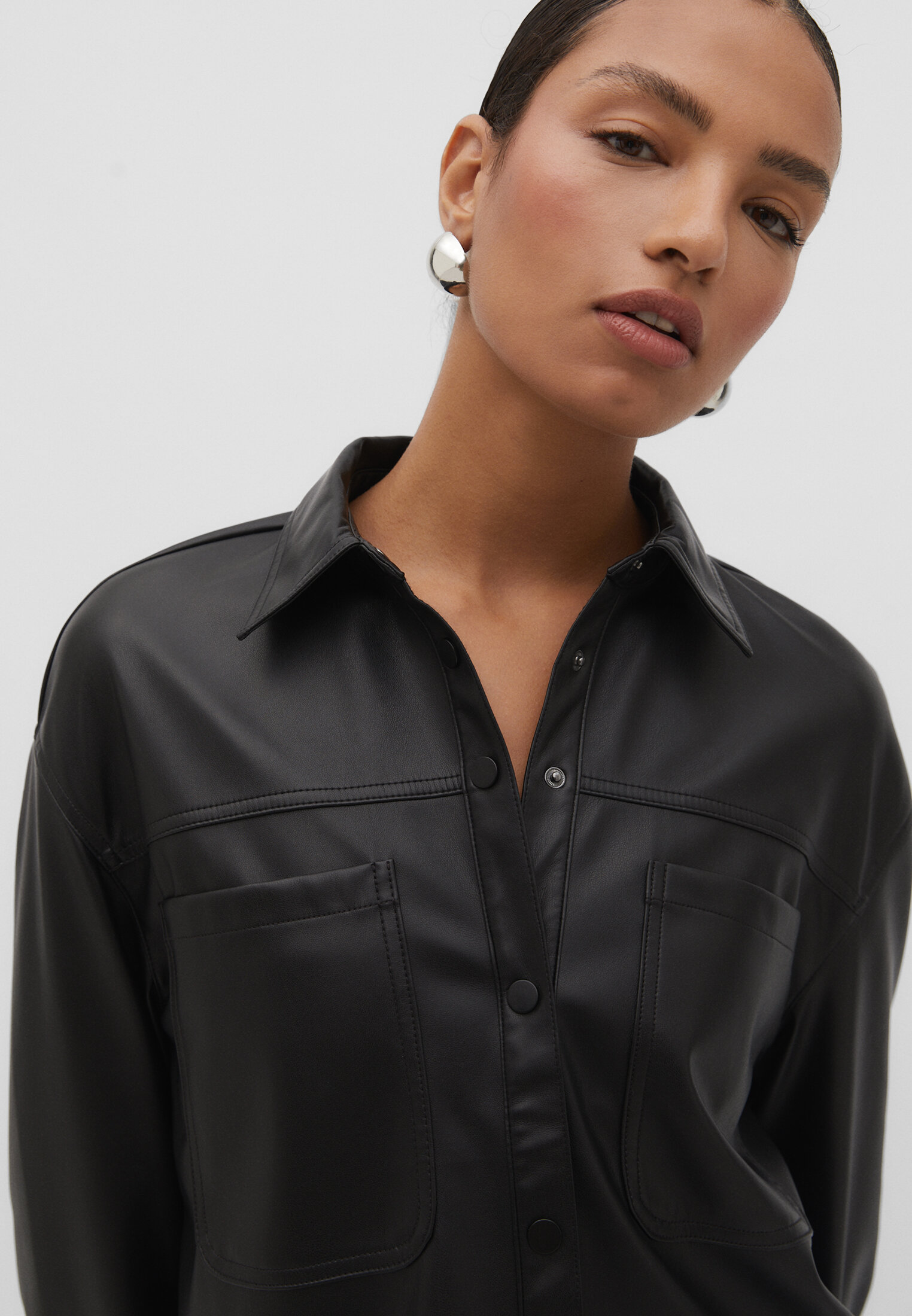 Camisa básica de couro sintético