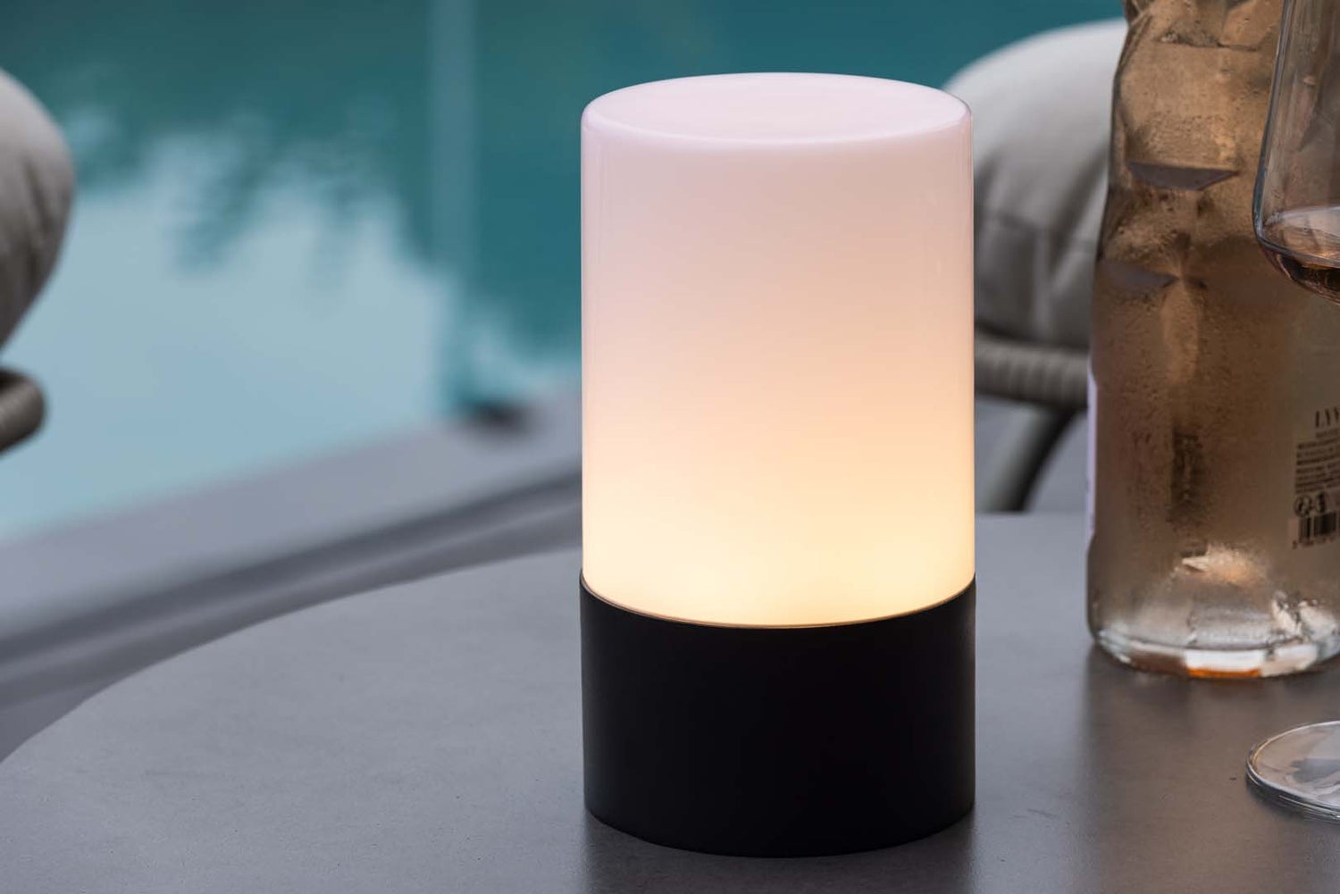 Tubu LED tafellamp voor buiten, zwart. 10 x 10 x 18 cm