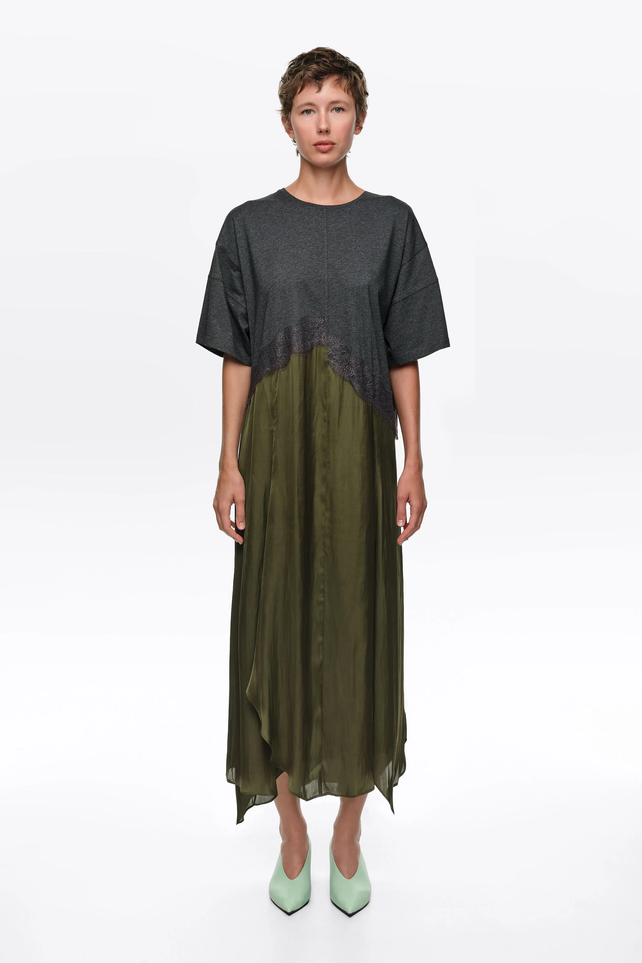 Vestido assimétrico cáqui em dois materiais