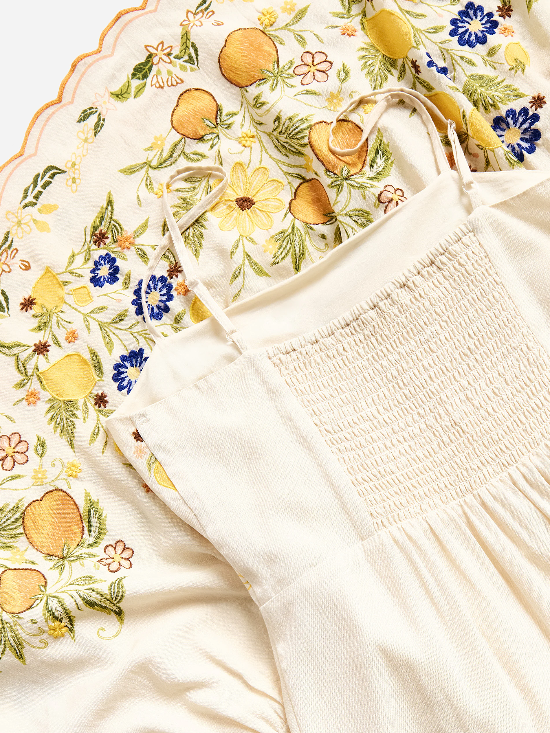 Kleid mit Stickerei