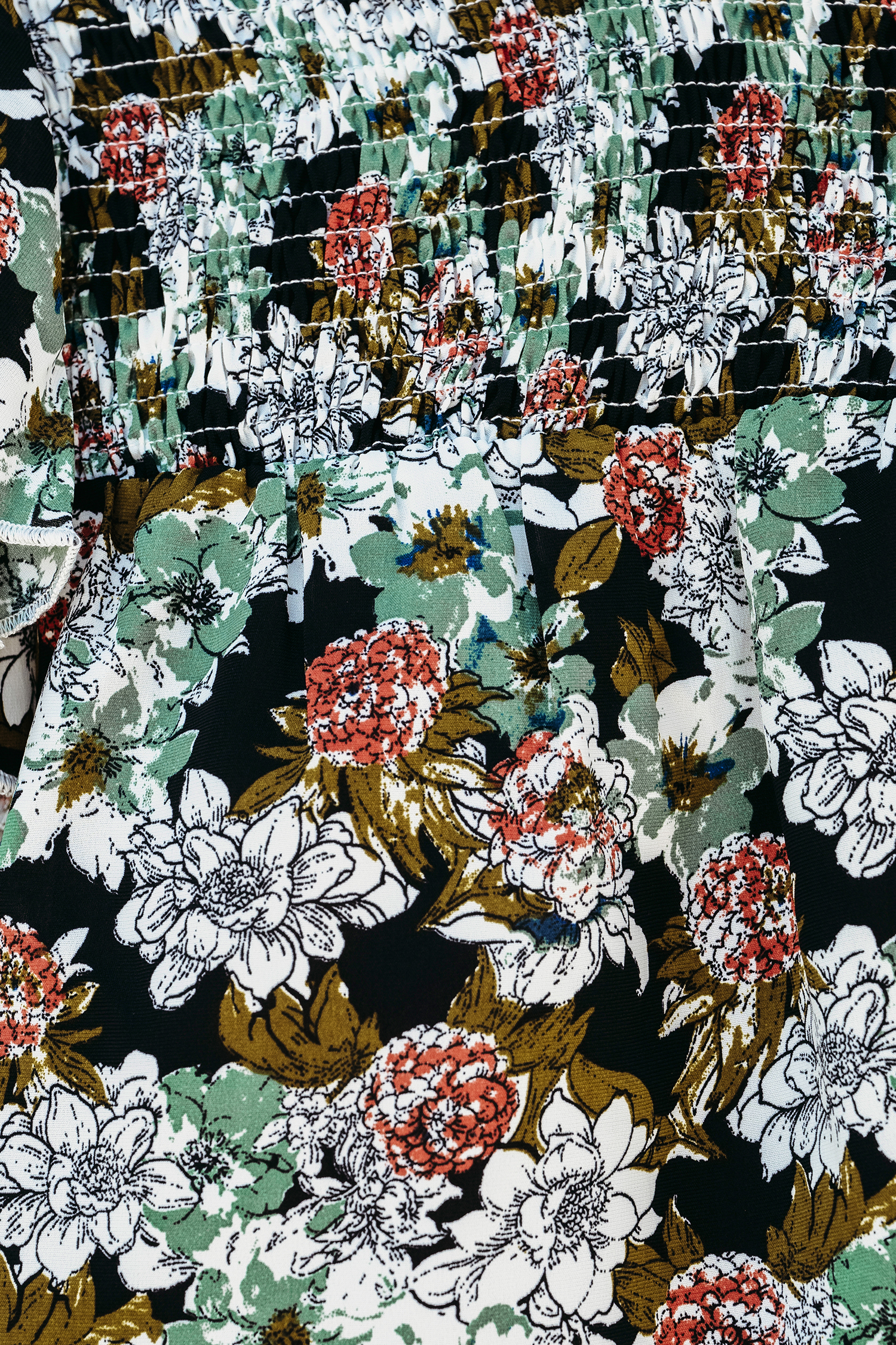 Haut avec manches en trompette à smocks et imprimé floral