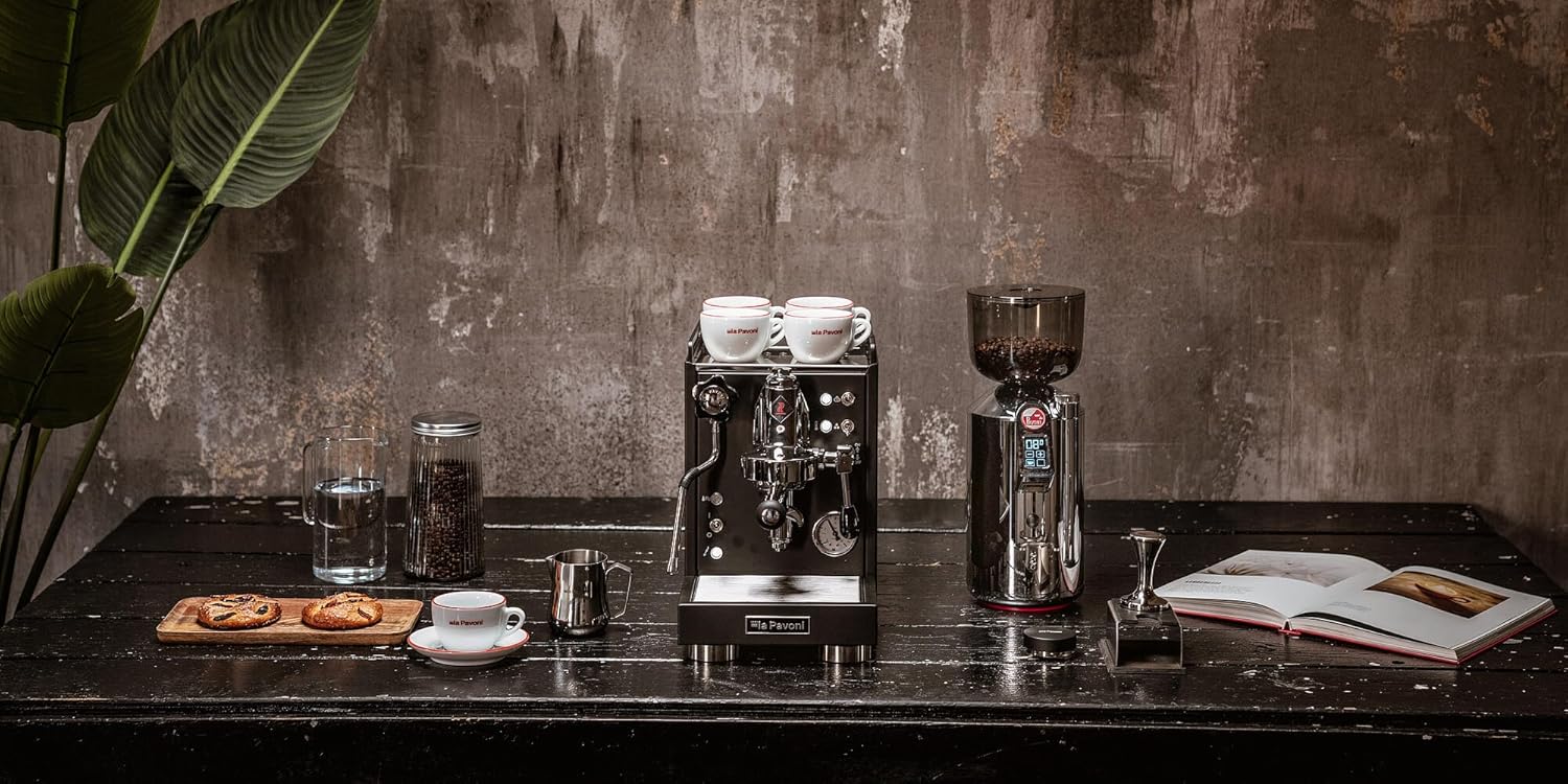 La Pavoni Mini Cellini, Semiprofessionelle Espresso-Kaffeemaschine LPSMCB01EU, Einzelboiler, Dampf- und Heißwasserlanze, 2,9-l-Tank, 58-mm-Filterhalter und 1/2-Tassen-Filter, 1400 W, Schwarzer Stahl