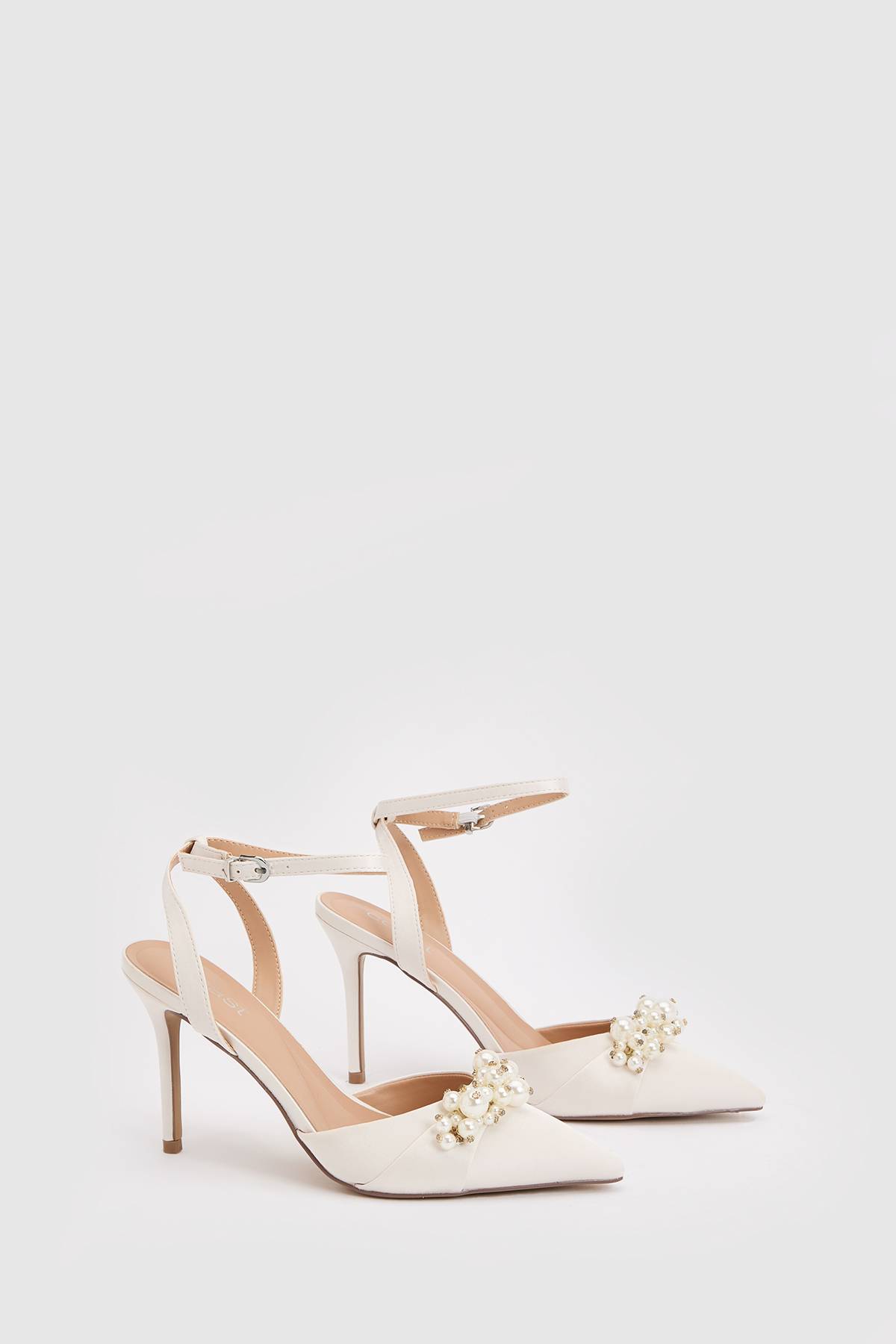 Coast Chaussures De Mariée Hollie À Talon Aiguille Haut En Satin Avec Détail De Perles Et Bride Arrière Avec Semelle Confort