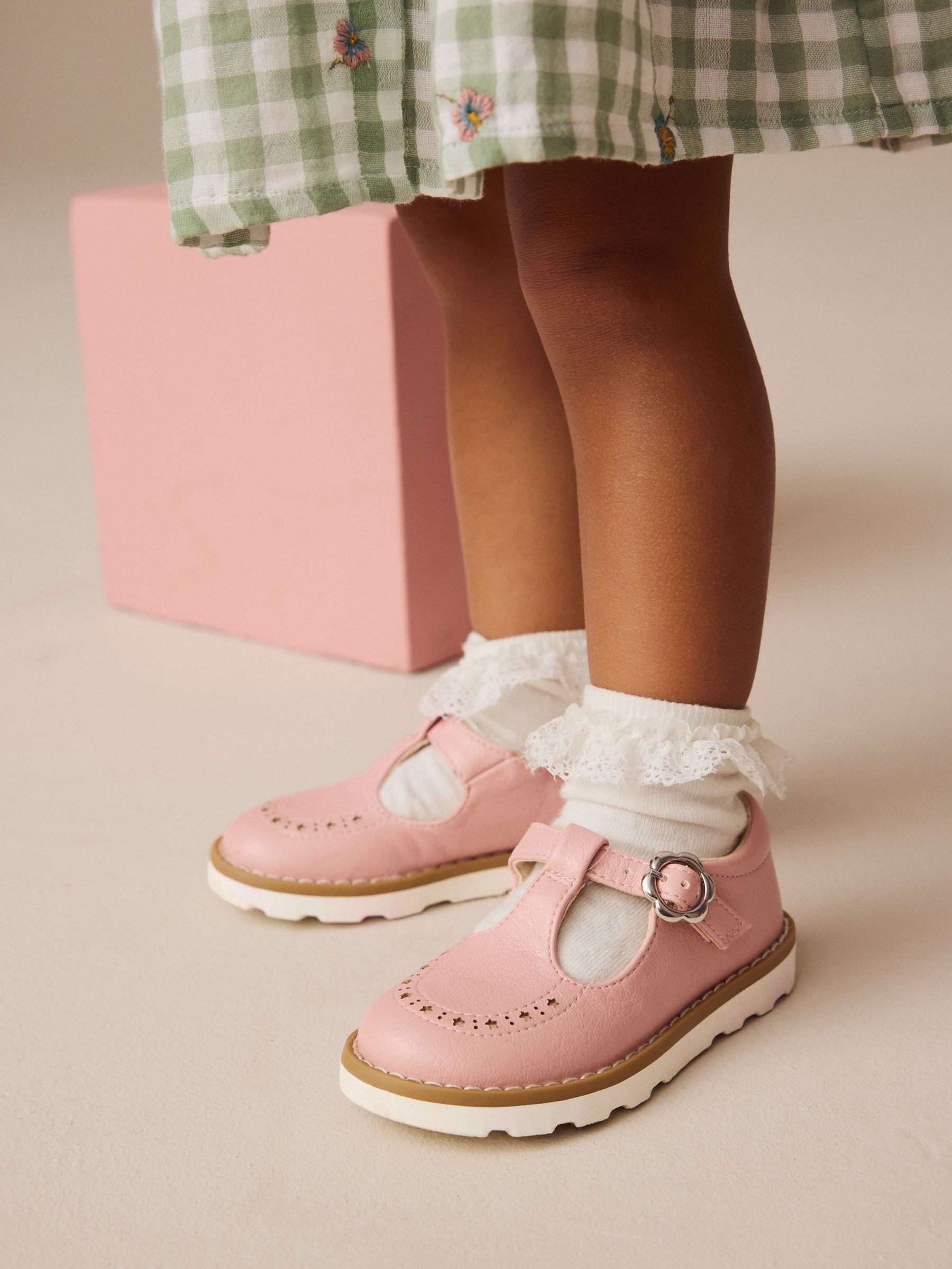 Roze - Schoenen met T-bandje