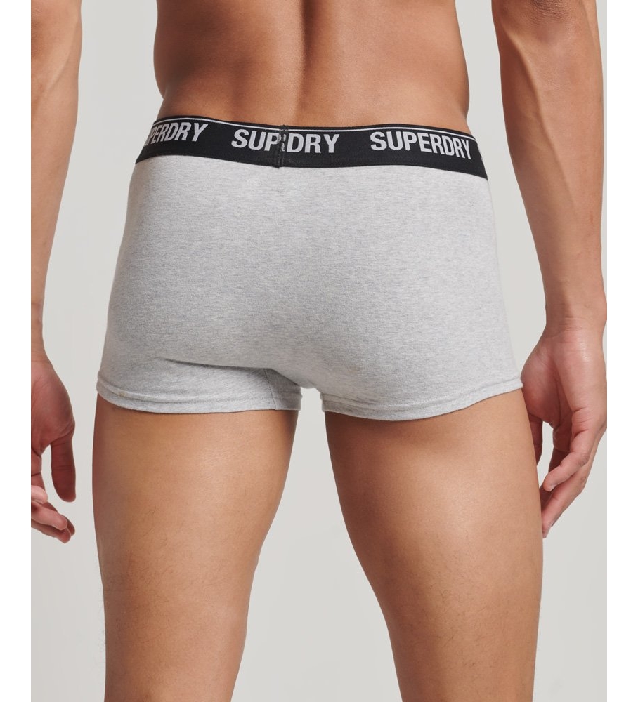 Cuecas Superdry de algodão orgânico, pacote com 3 unidades, nas cores cinza, laranja e preta.