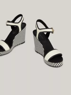 Sandálias espadrille bicolor com salto médio
