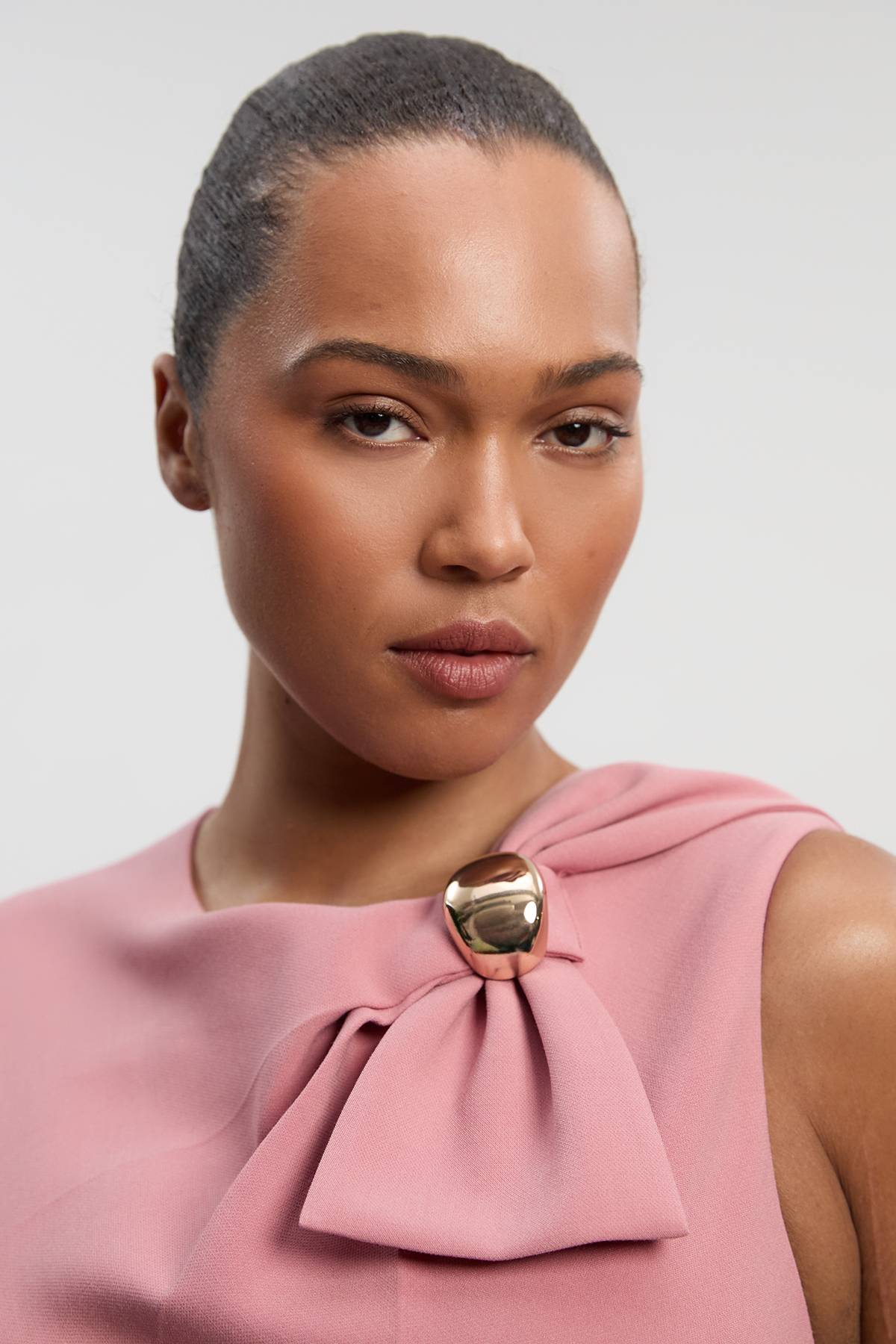 KarenMillen Robe Midi Ajustée Grande Taille en Stretch Compact avec Détail Nœud Papillon au Col