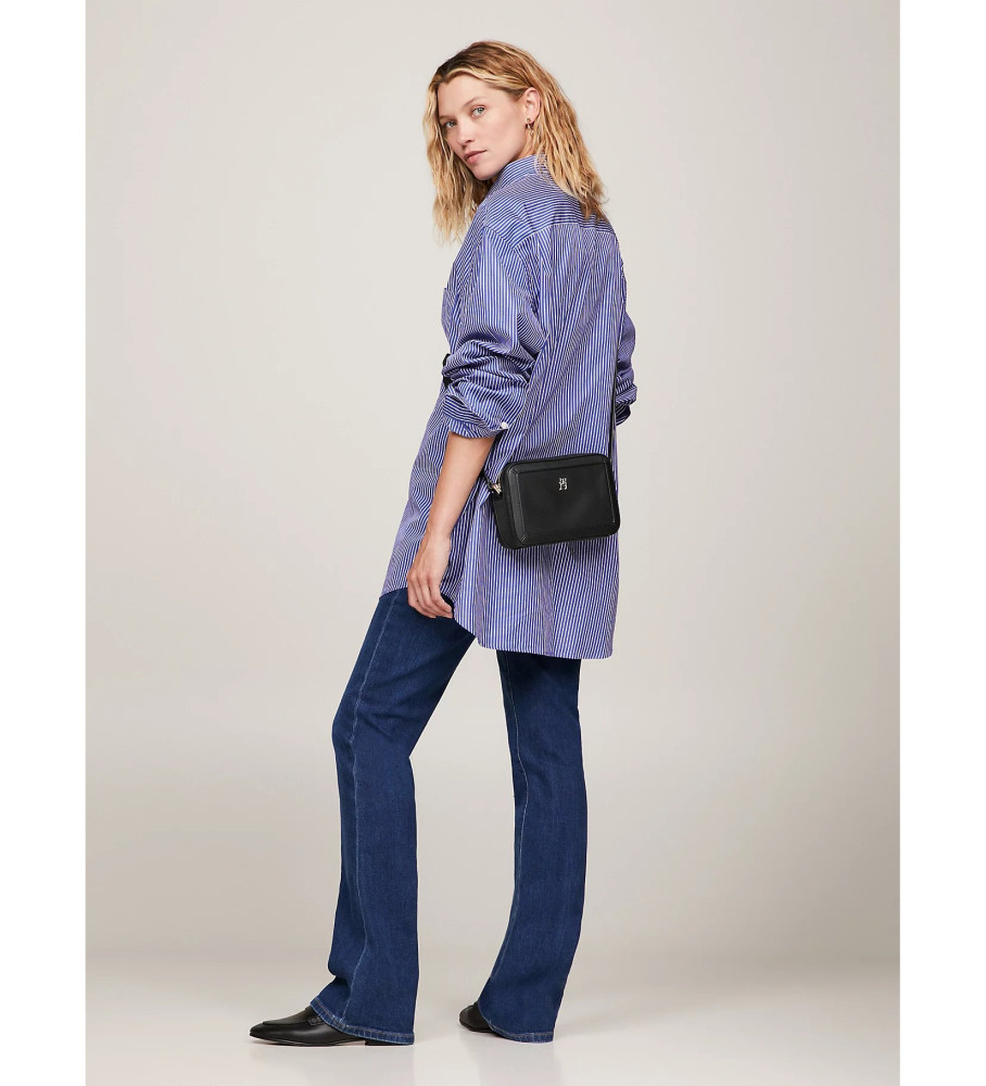 Bolsa de ombro Tommy Hilfiger Essential com monograma preto.