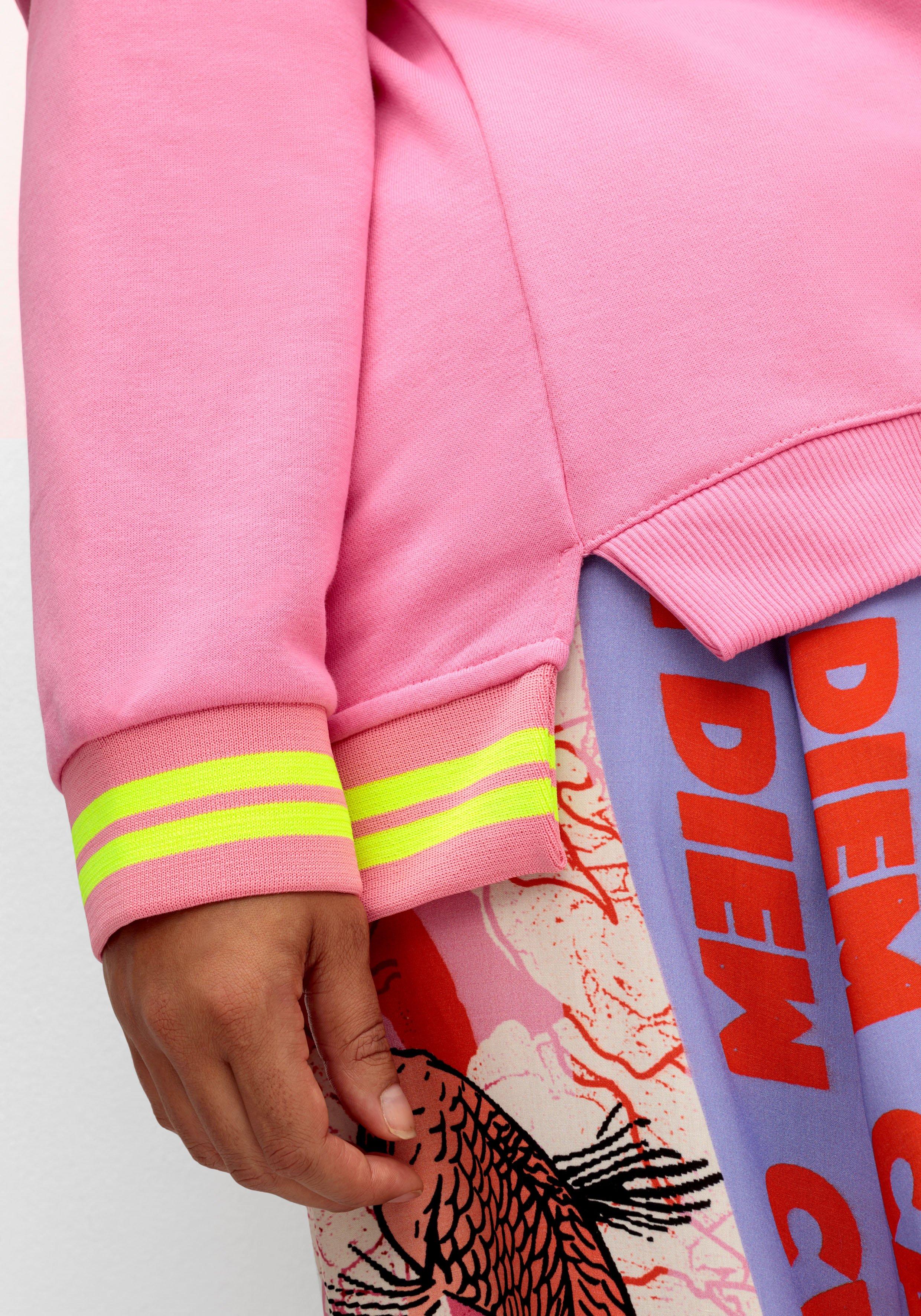 Sweatshirt mit Wordingprint und Streifenbündchen