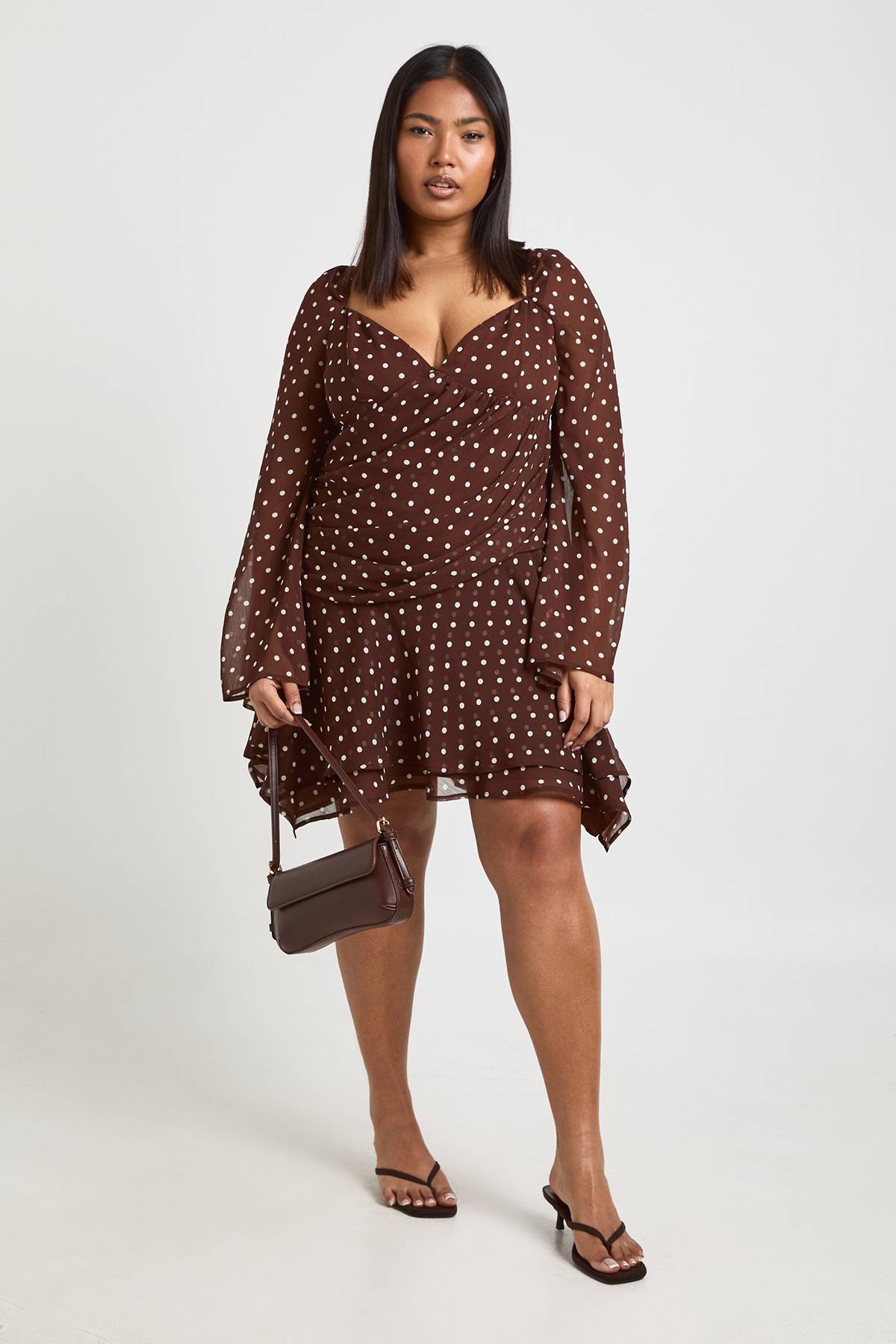 boohoo Robe Patineuse Grande Taille à Pois en Mousseline avec Godets