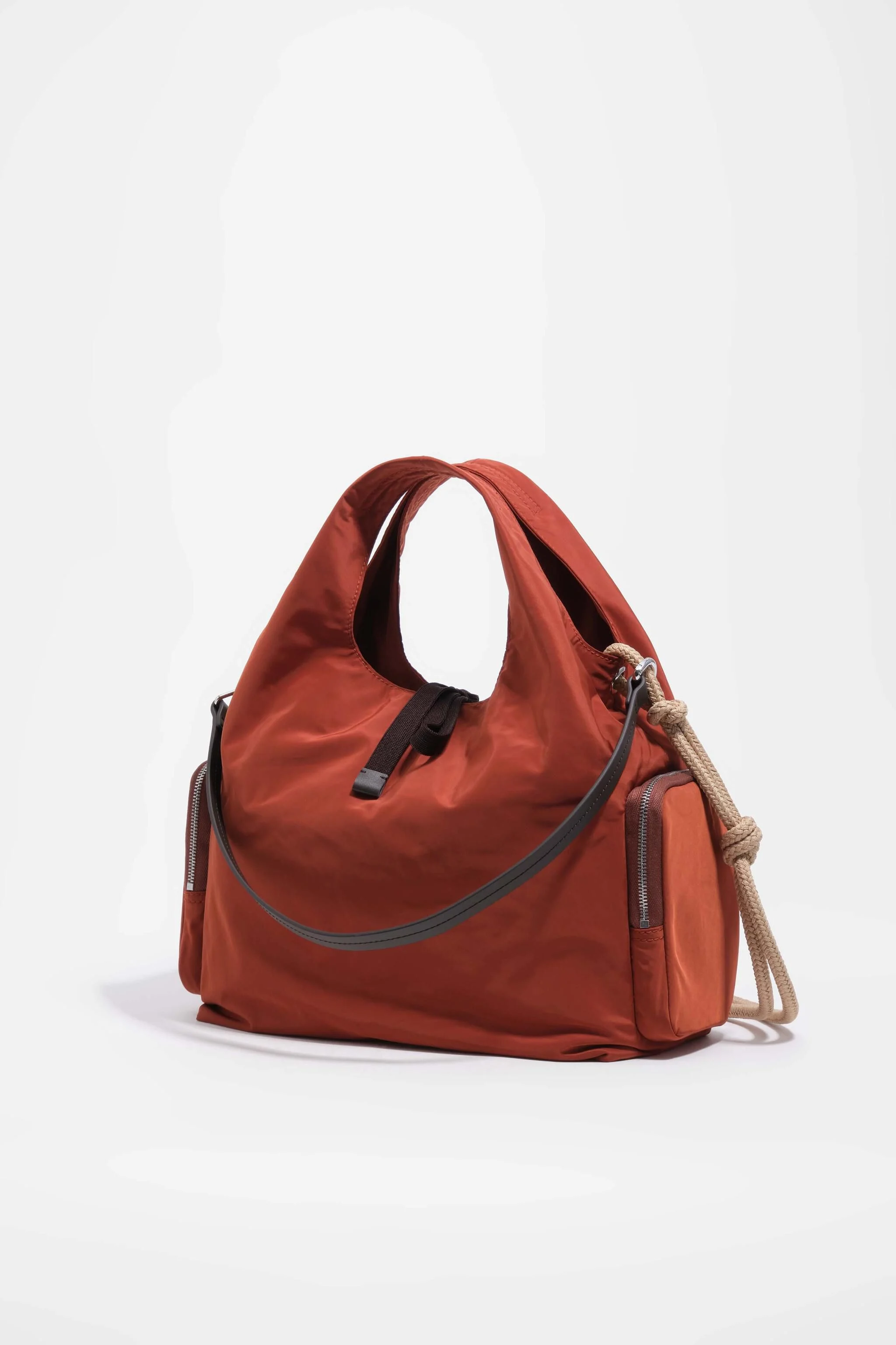 Bolsa de mão média em náilon cor ferrugem