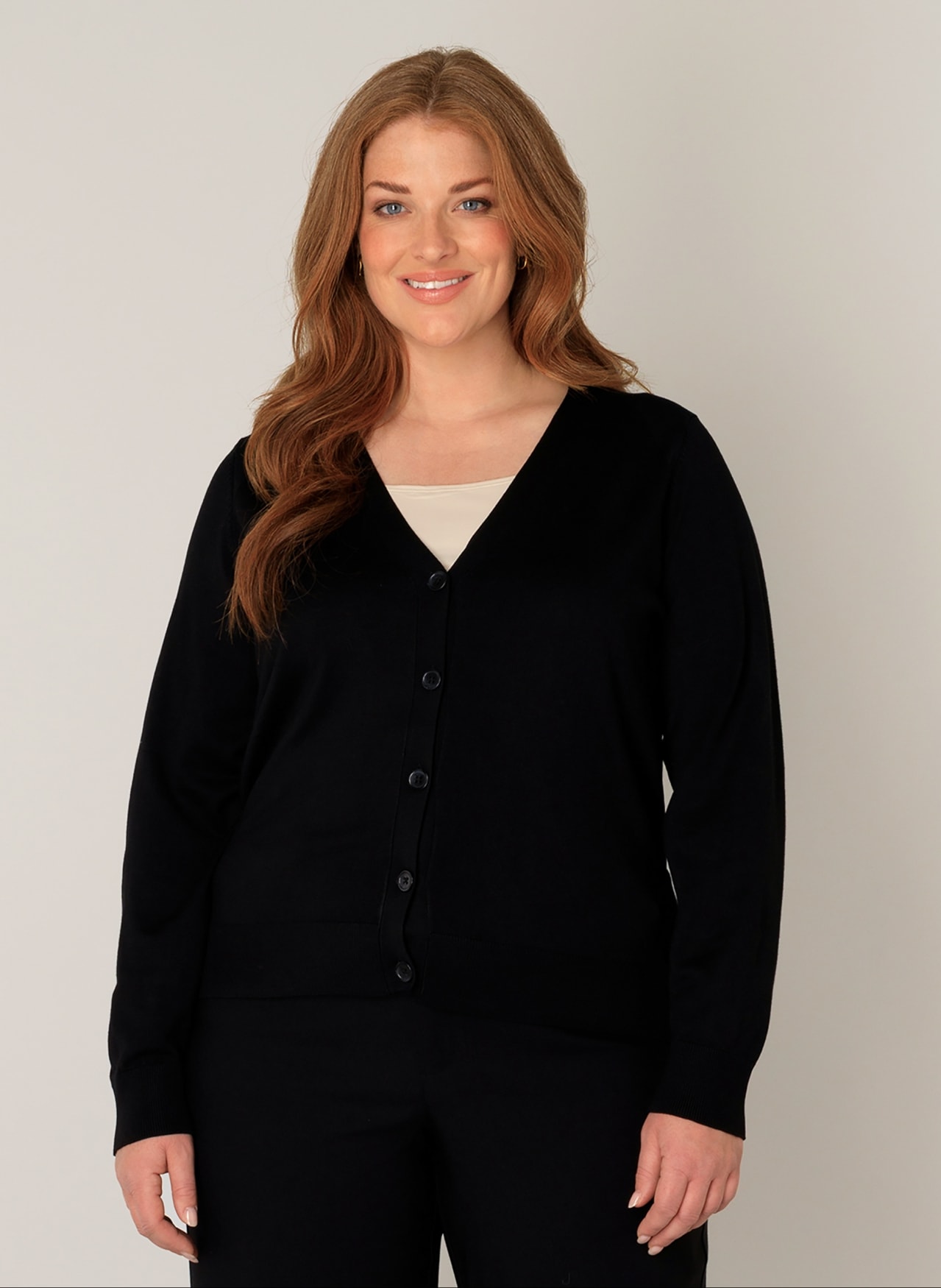 Base Level Curvy Cardigan »BAS-YVONNE« mit V-Ausschnitt und Knopfleiste